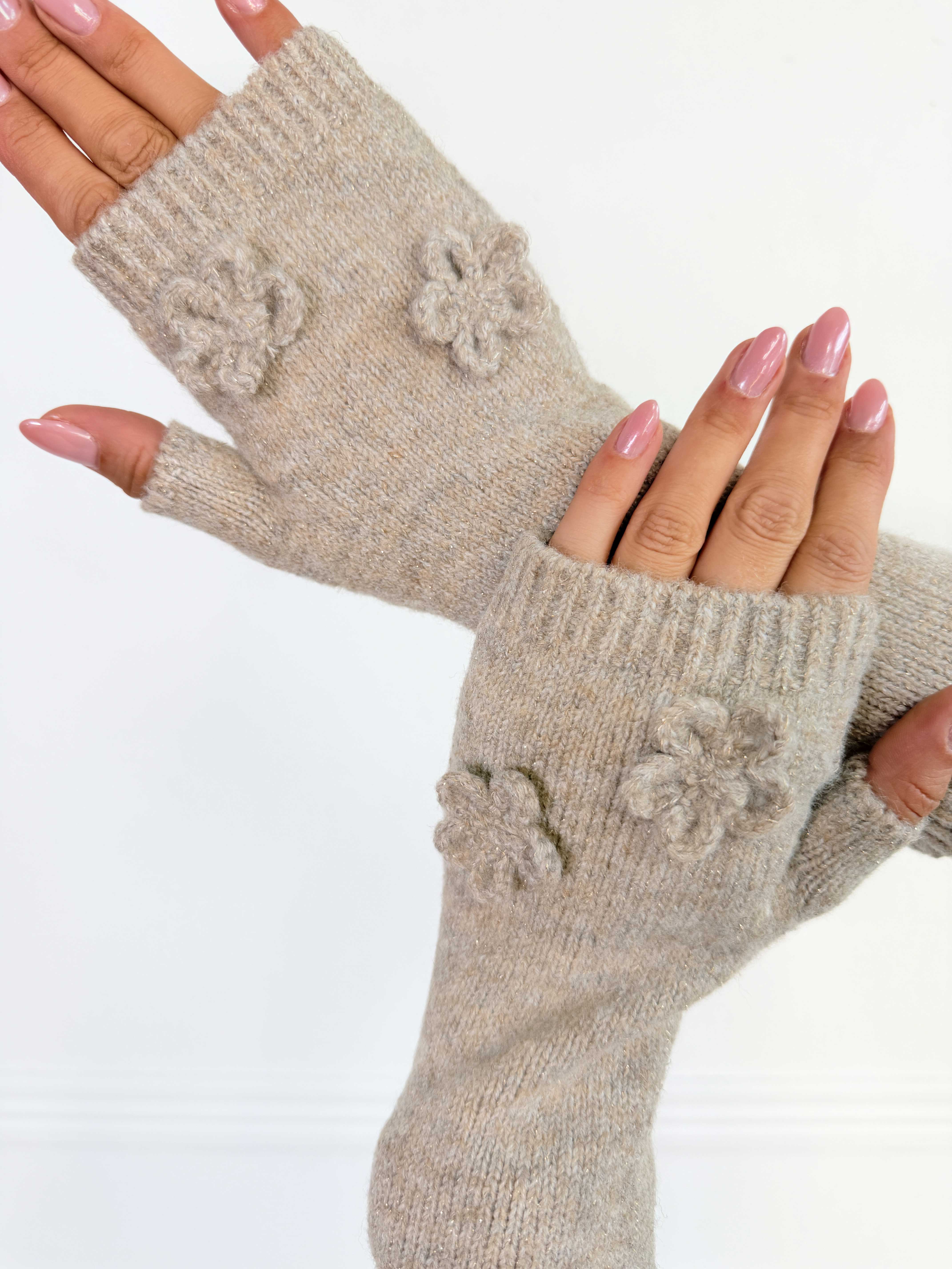 Zora - Søde handsker med små blomster og glimmertråde