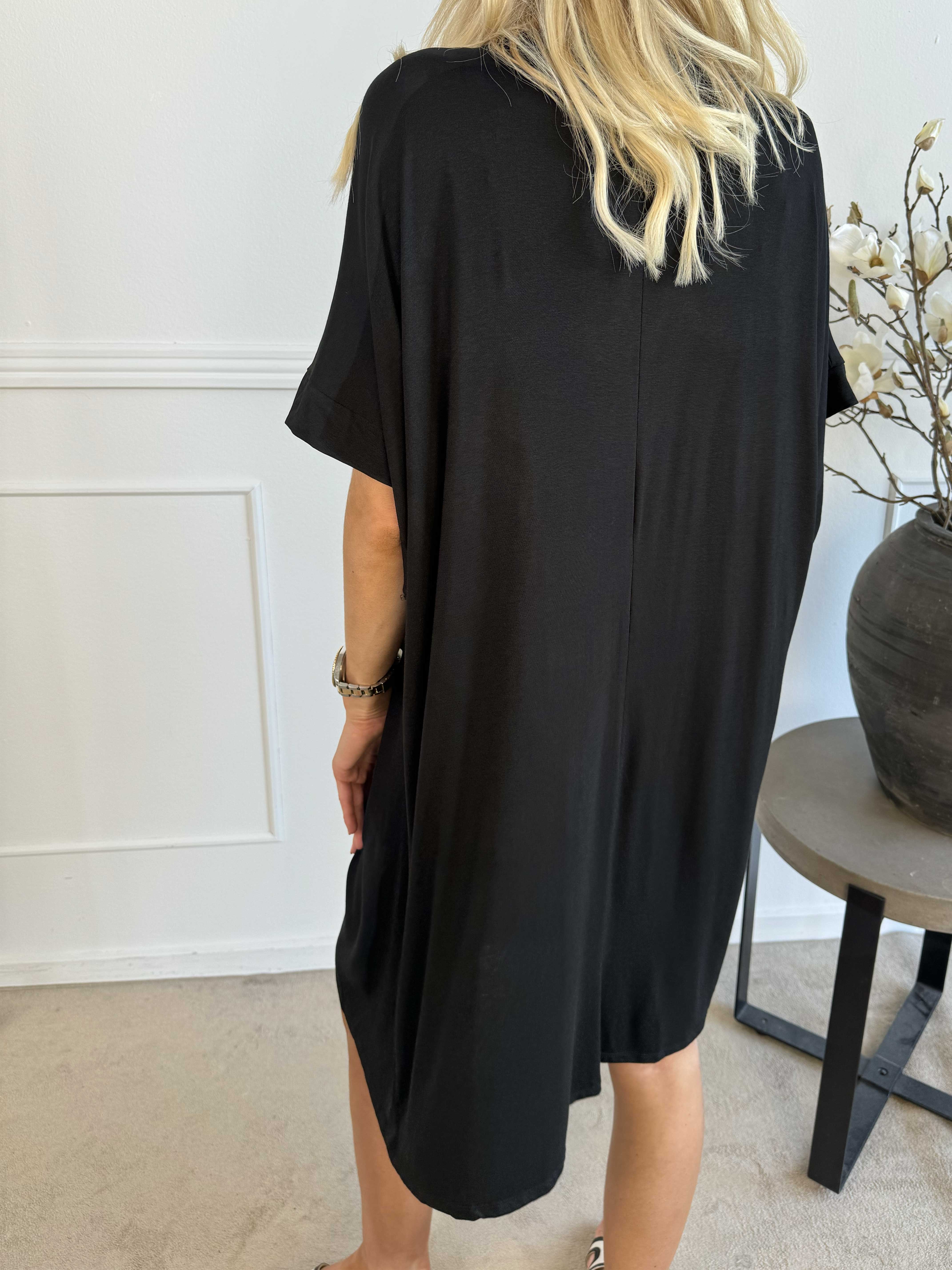 Adana - Söt tunika i viskos med dragkedja i halsringningen