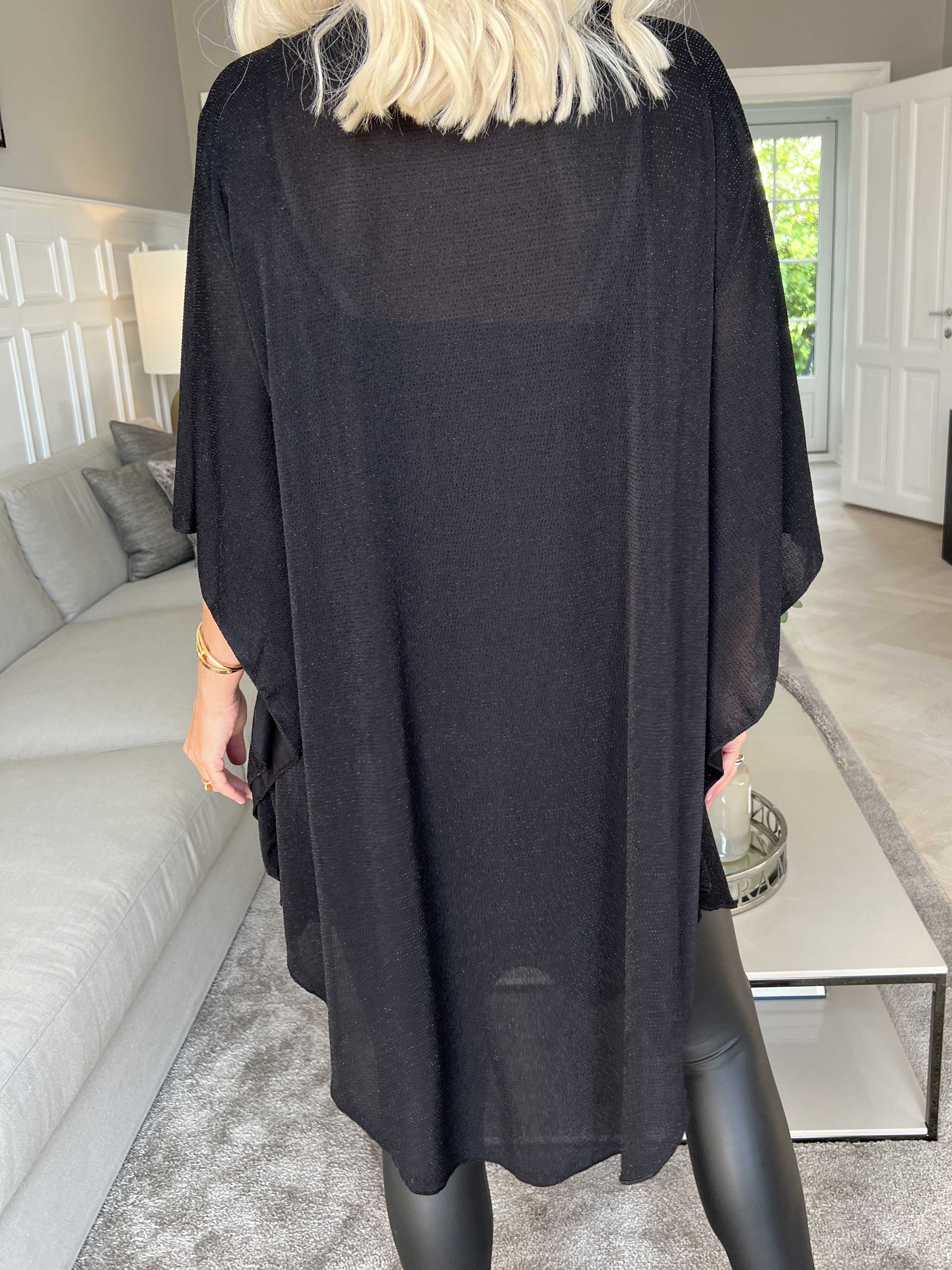 Almira Glitter - Tunikaklänning med glittertråd och lösa ärmar