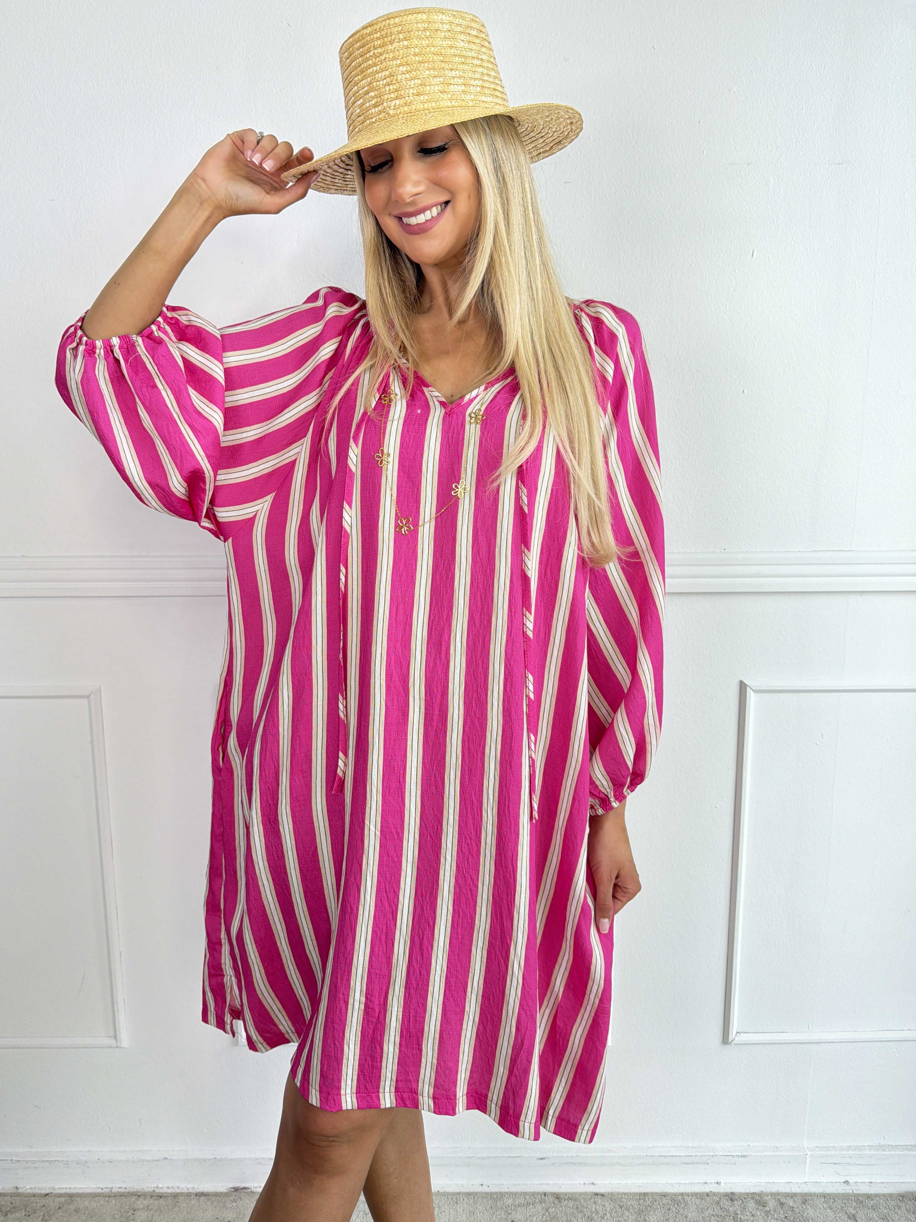 Amidala - Stribet plus size kjole i let viskoseblanding med smukke ballonærmer