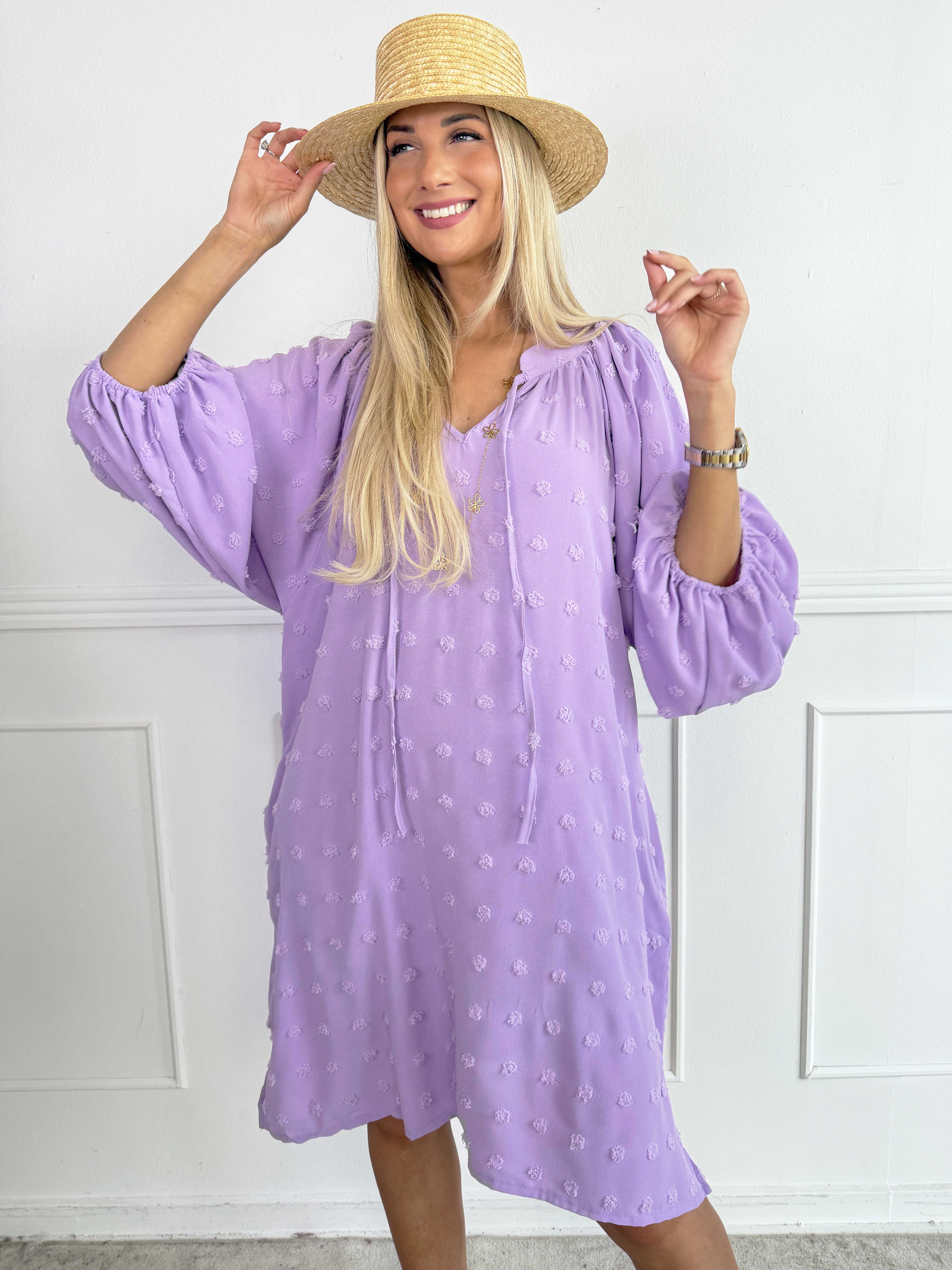 Amidala Romantic - Plus size klänning i viskos med vackra ballongärmar och prickiga detaljer