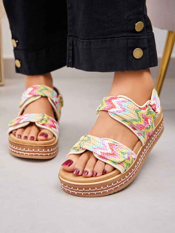 Andera - Sandaler med en bred sål og remme med fin tekstur