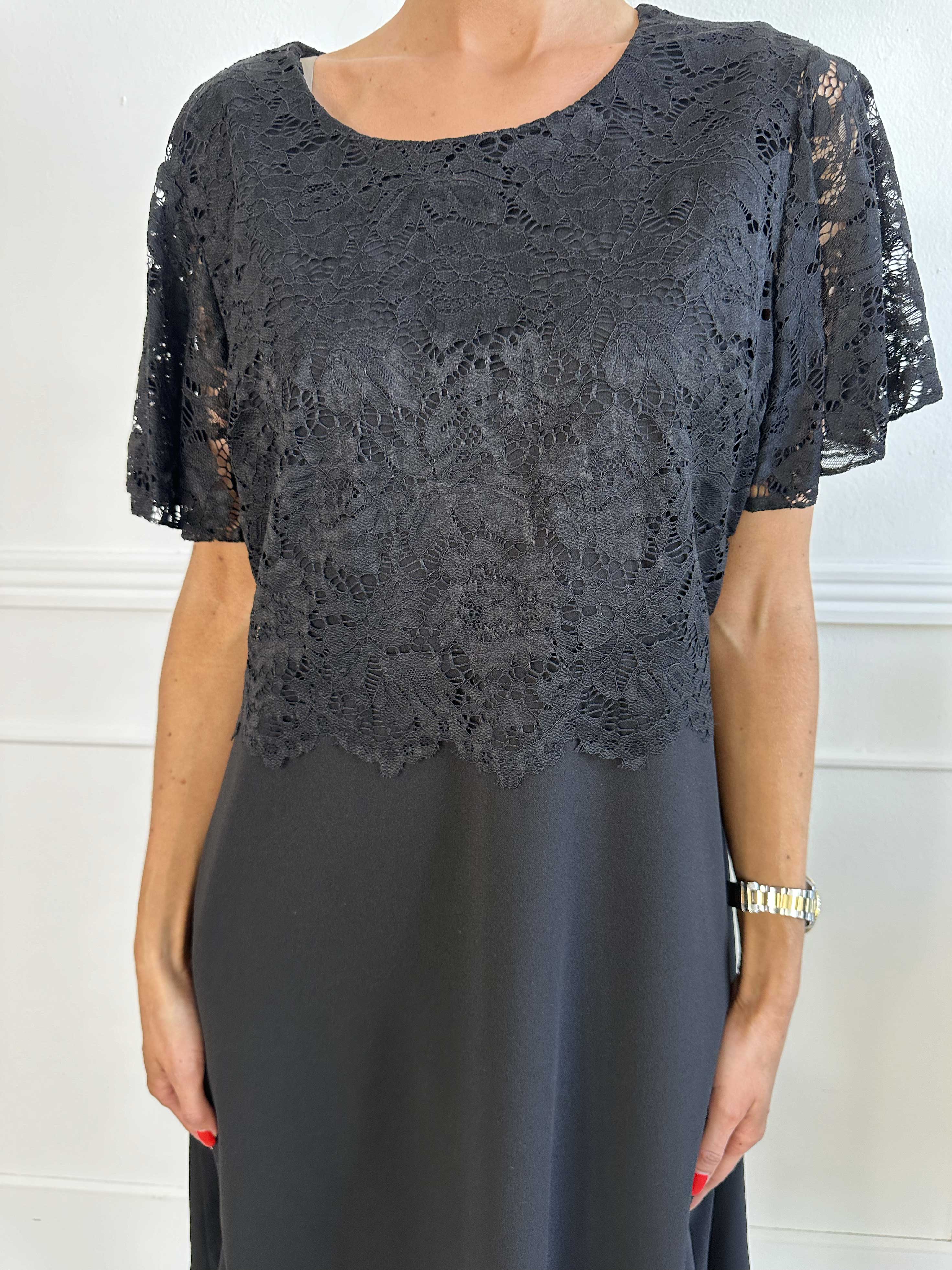 Aniki - Fin feminin klänning med spetsöverdel