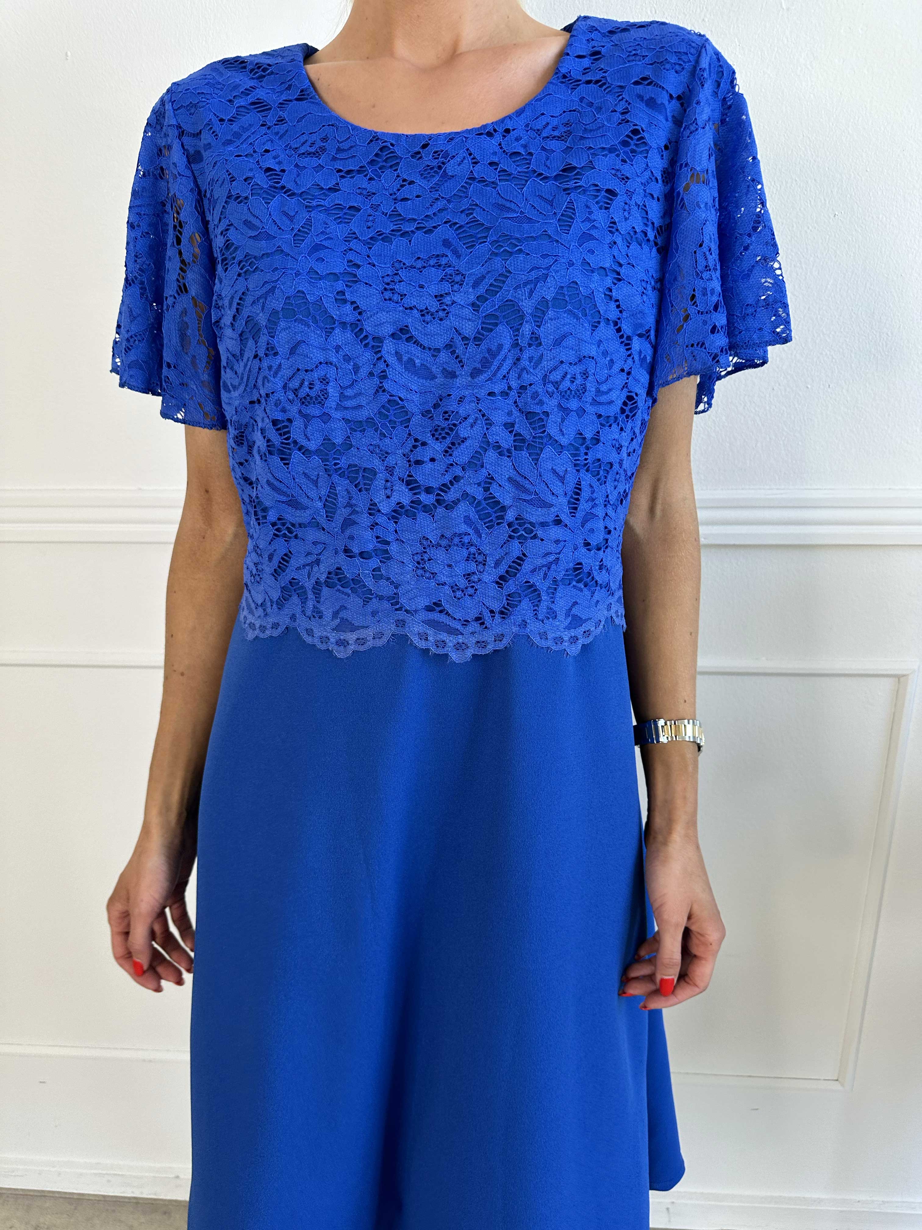 Aniki - Fin feminin klänning med spetsöverdel