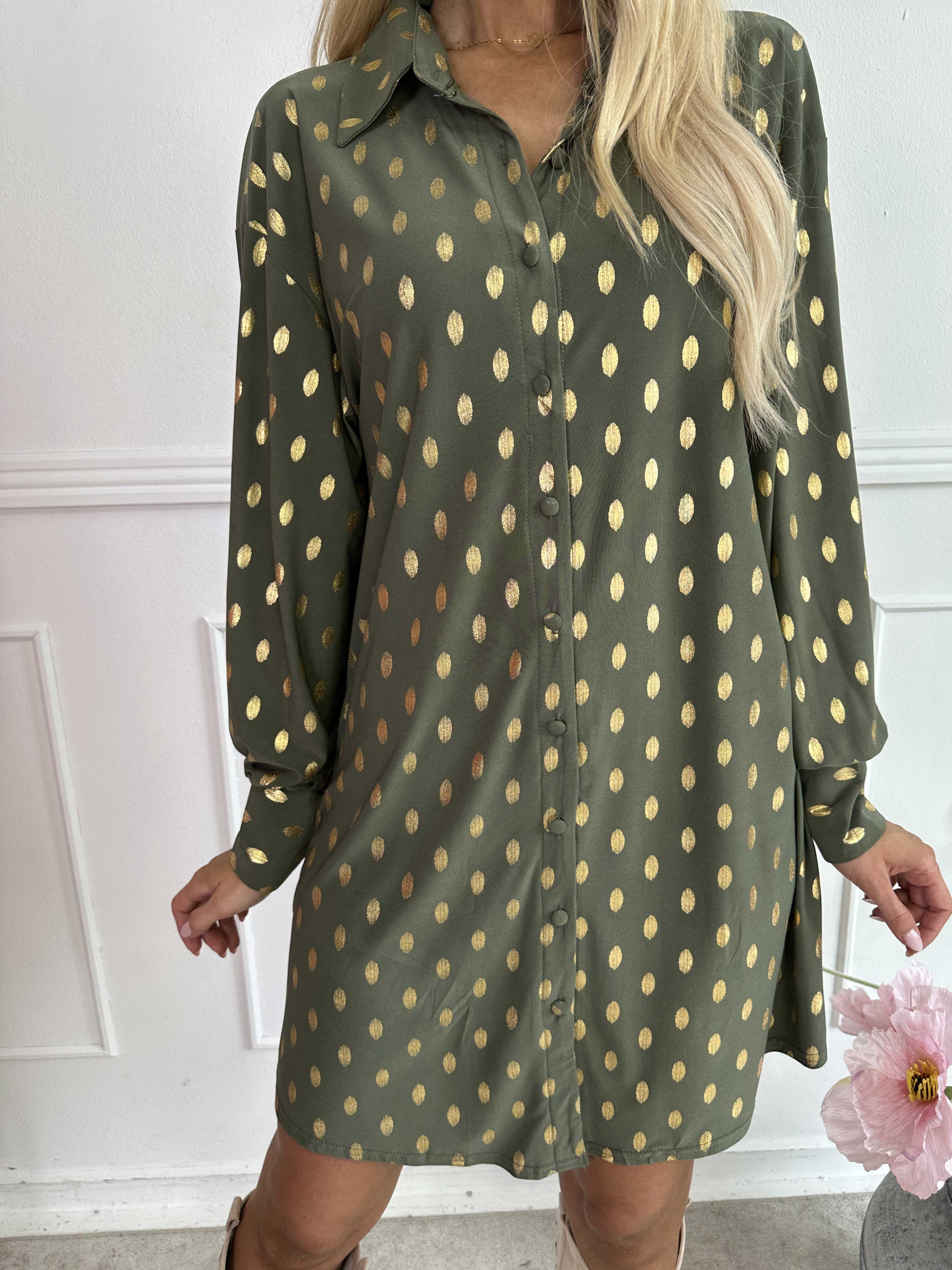 Belinda - Skjortekjole detaljeret med guld dutter