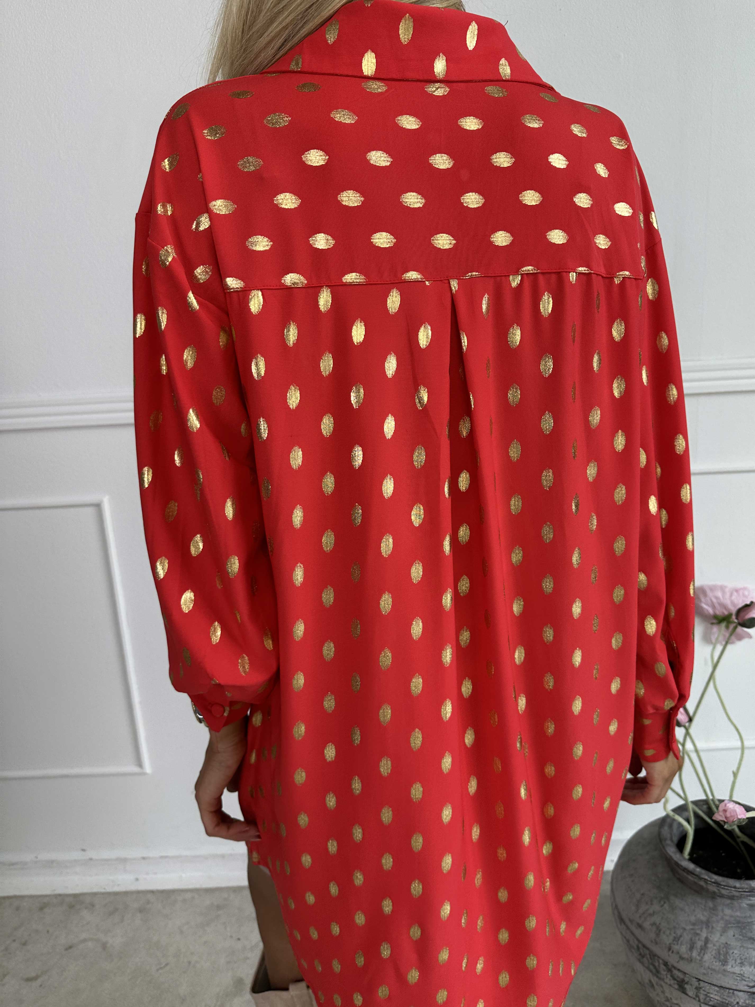 Belinda - Skjortekjole detaljeret med guld dutter