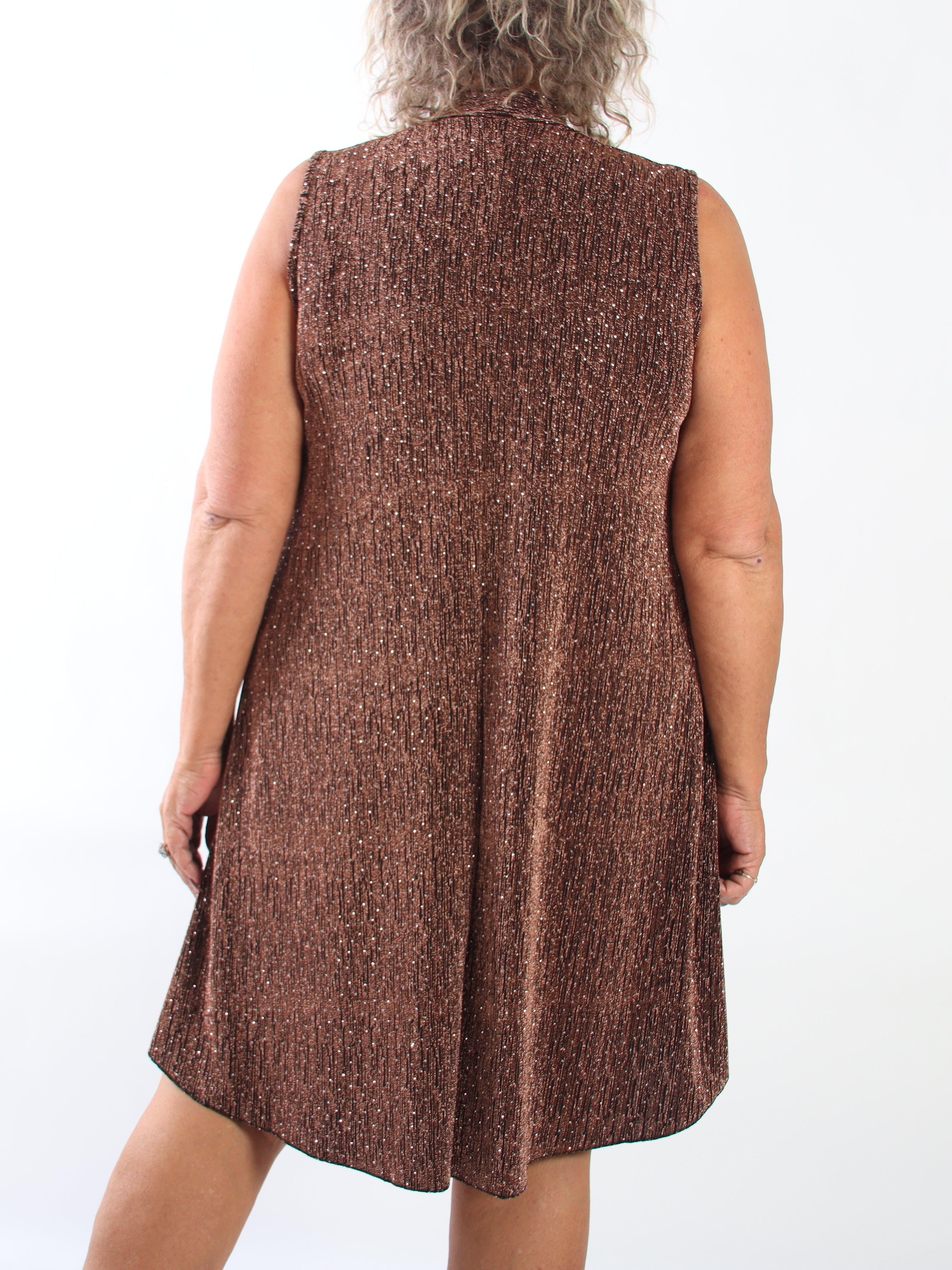 Bibbiana - Stretchig klänning i plus size med glittrande glittertrådar och fina strass