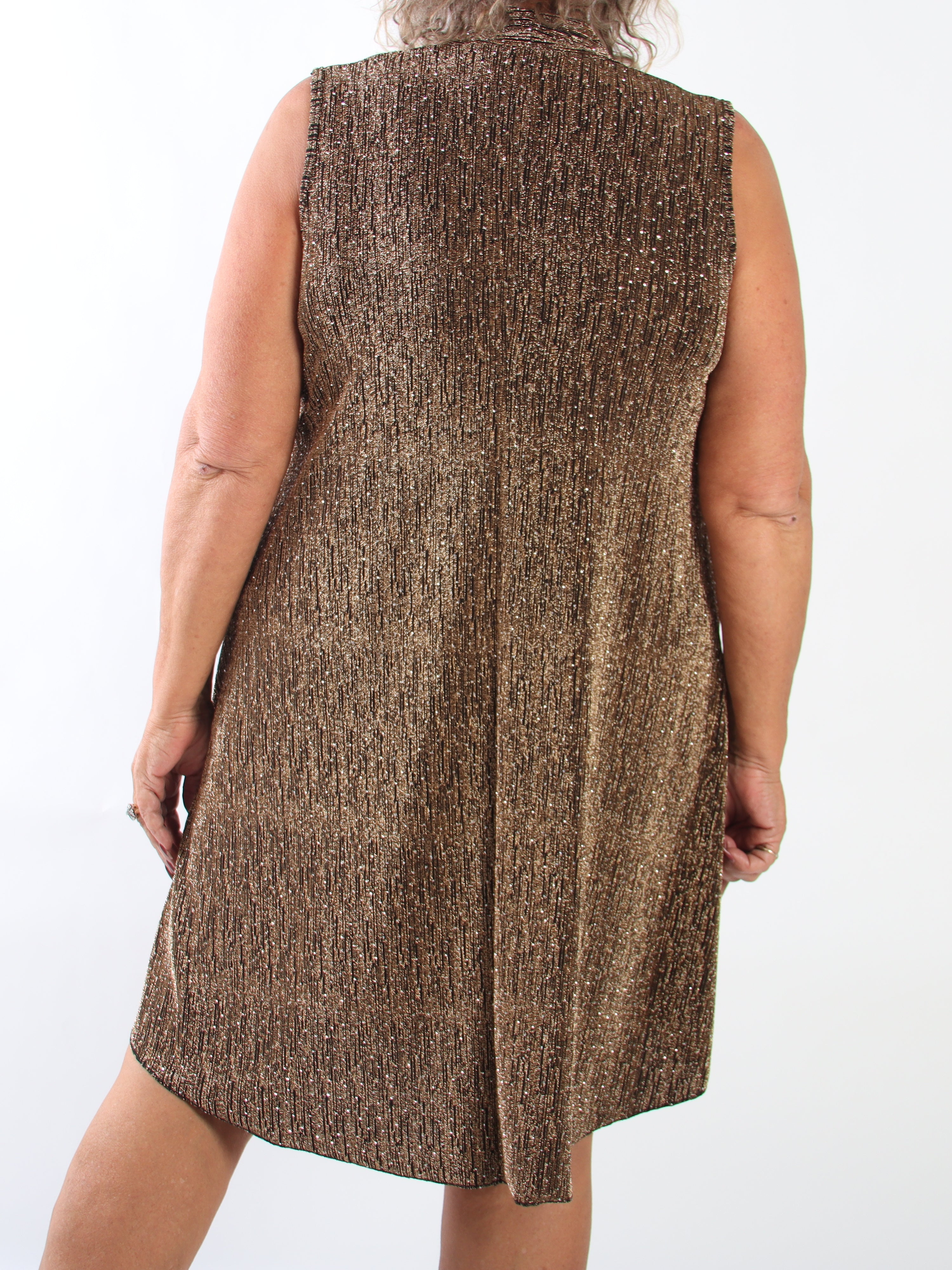 Bibbiana - Stretchig klänning i plus size med glittrande glittertrådar och fina strass