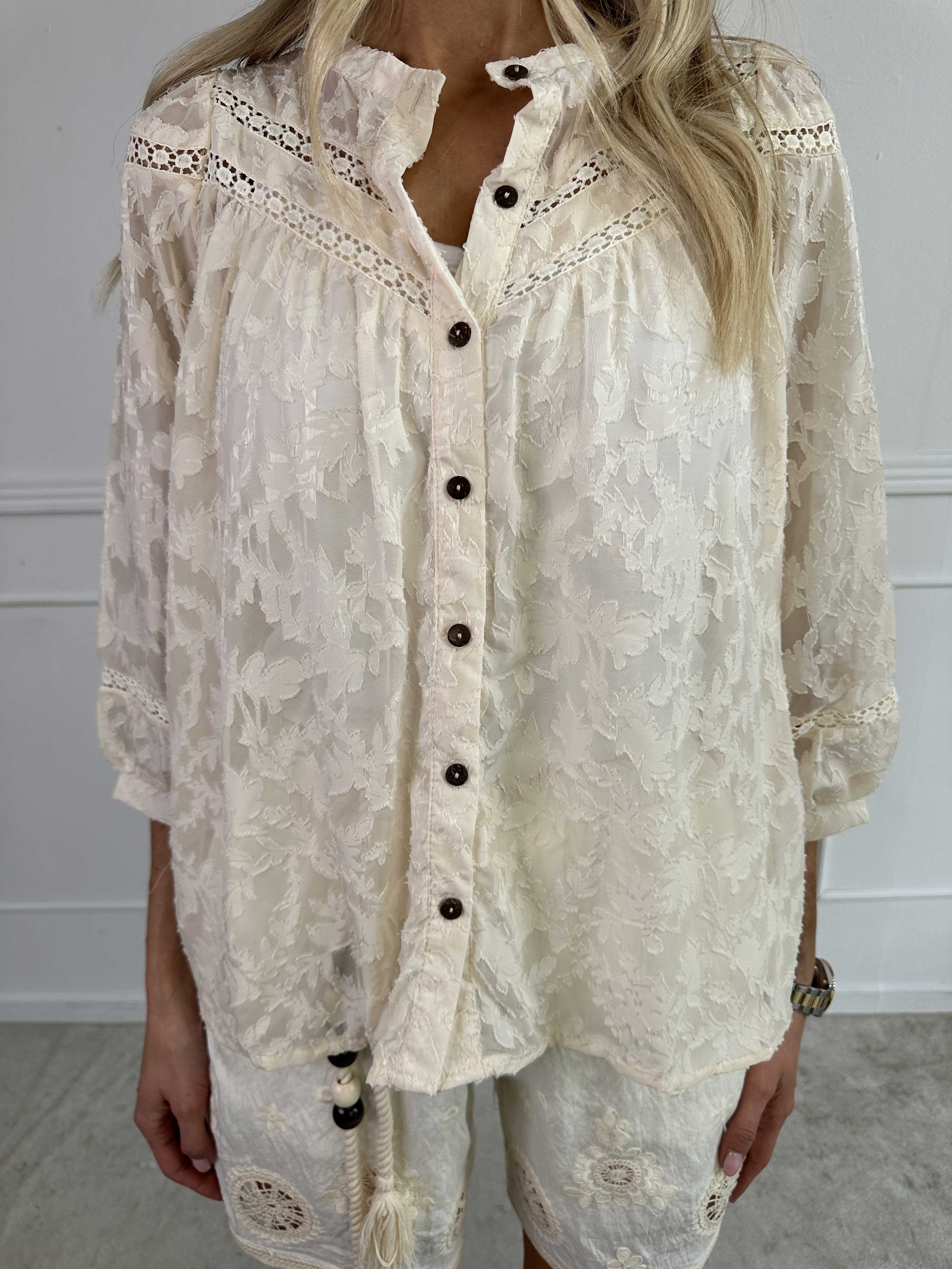 Brienne - Söt spetstunika med broderingar