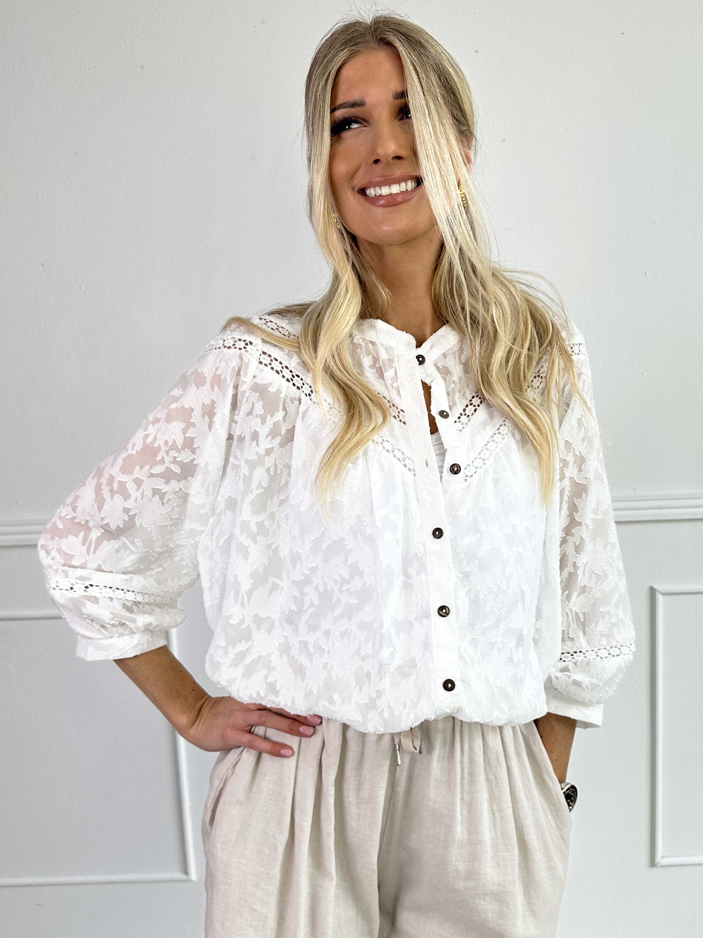 Brienne - Söt spetstunika med broderingar