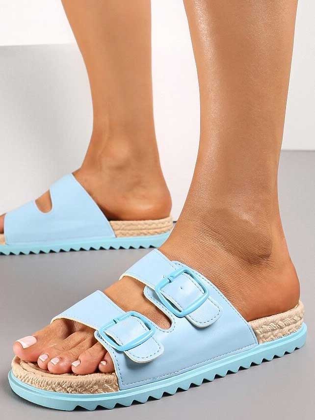 Tia - Sandaler med spännen och flätad sula