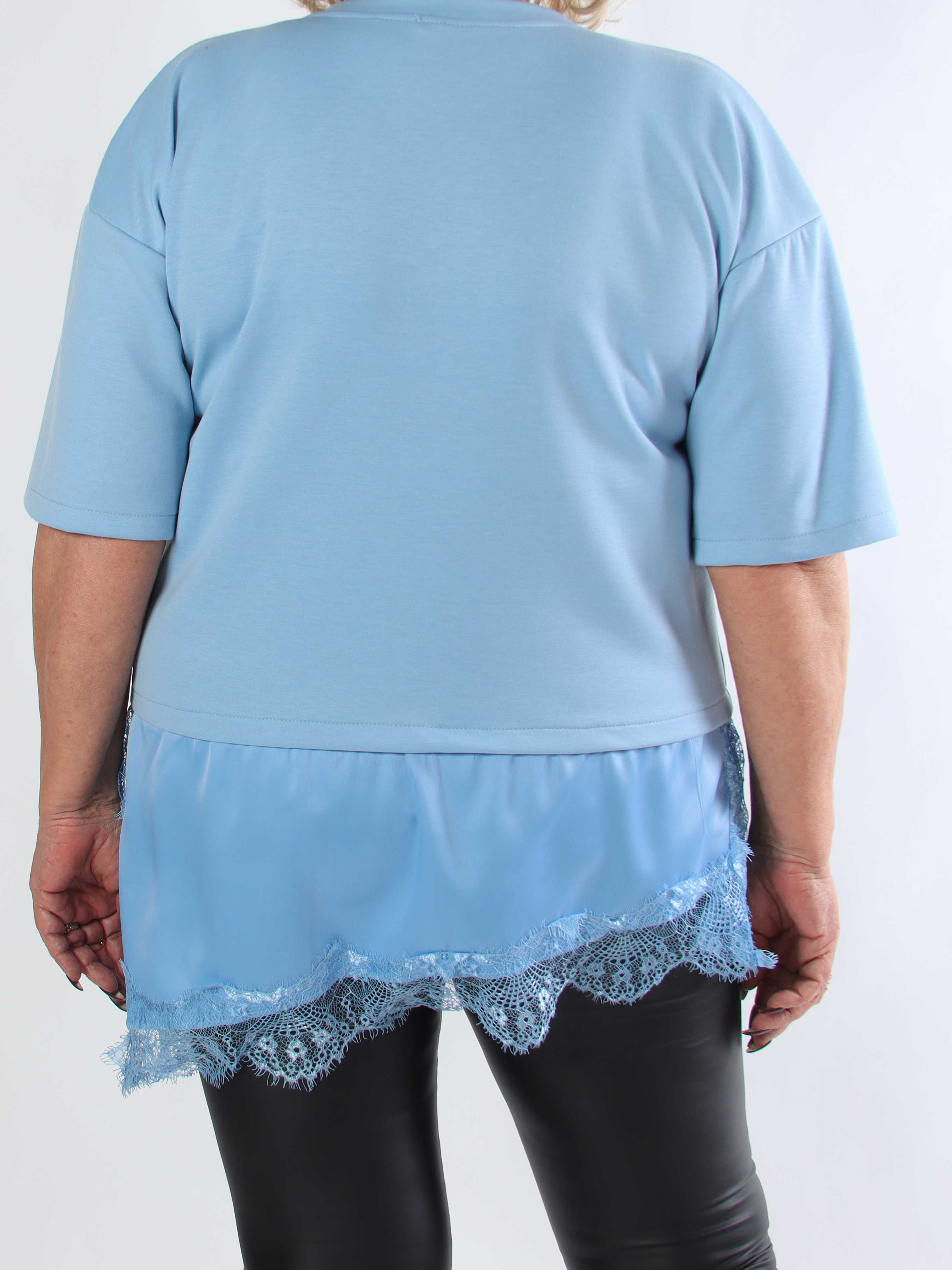 Camemi - Plus size t-shirt med indsyet top med blondekant forneden