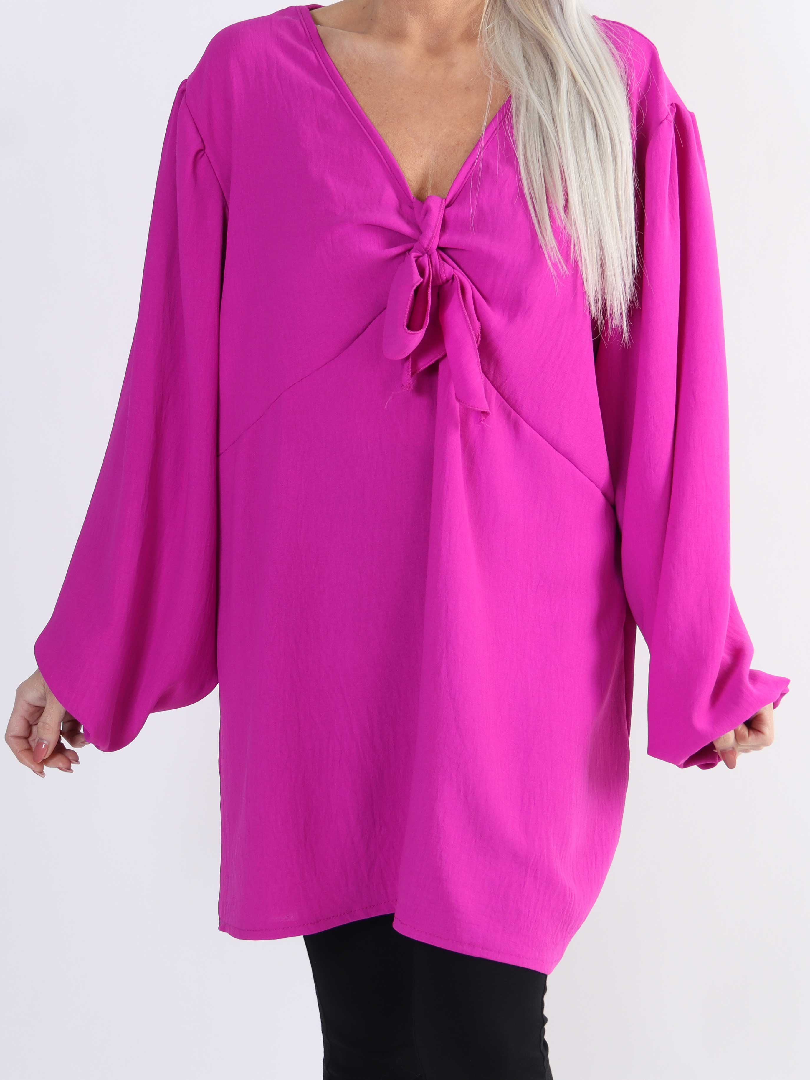 Cassandra - Söt tunika i stor storlek med rosett på bröstet