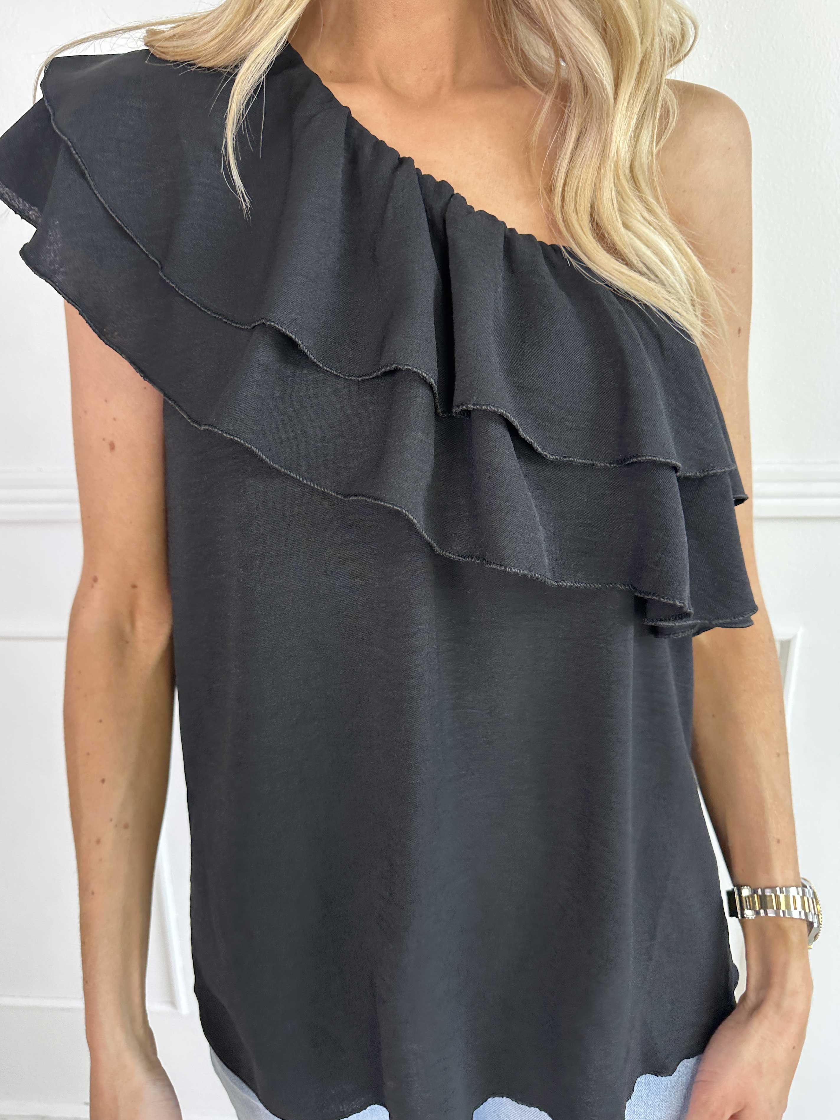Catelyn Top - Söt one shoulder topp med volanger