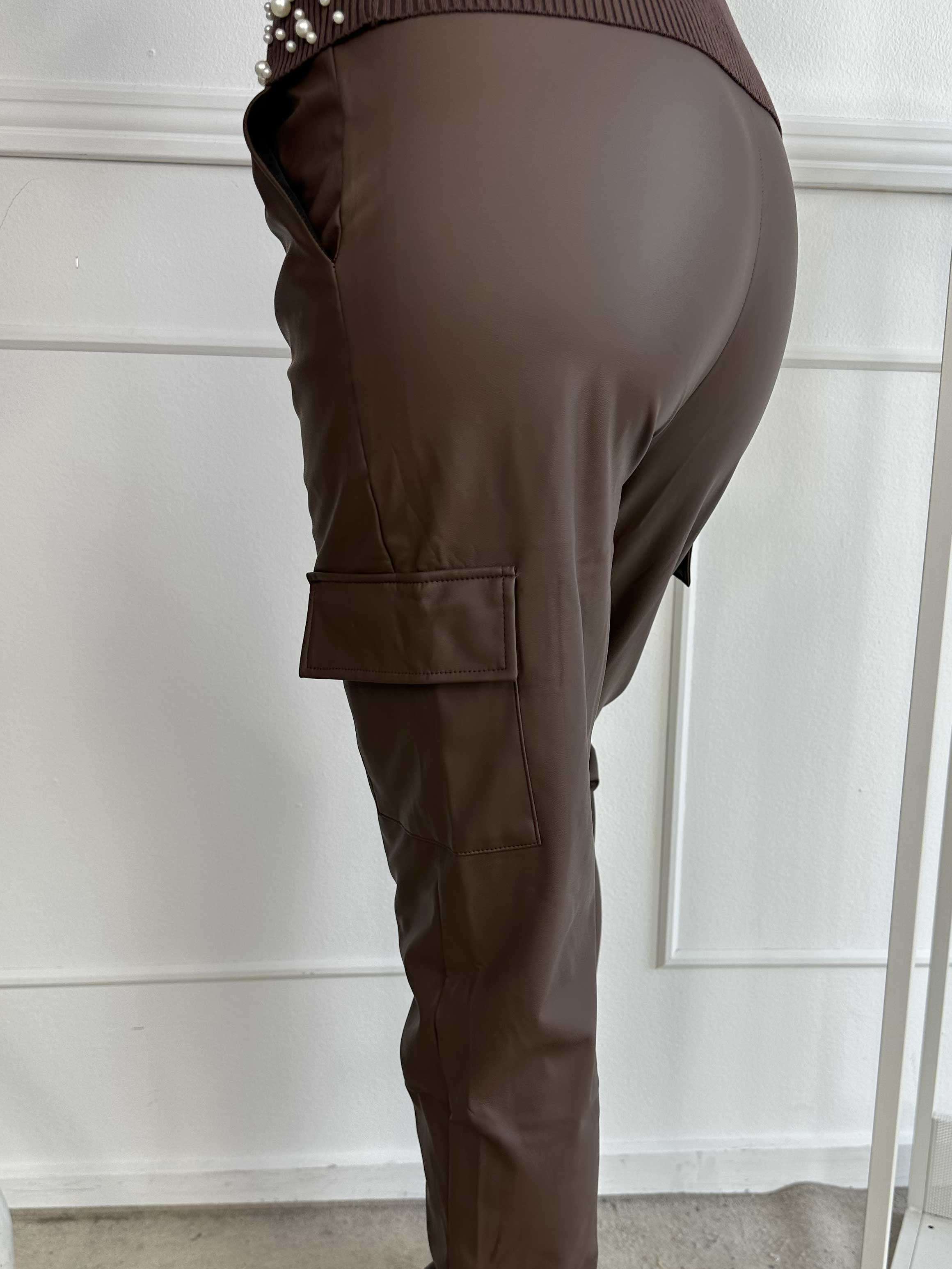 Corinna - Coola cargobyxor i läderlook