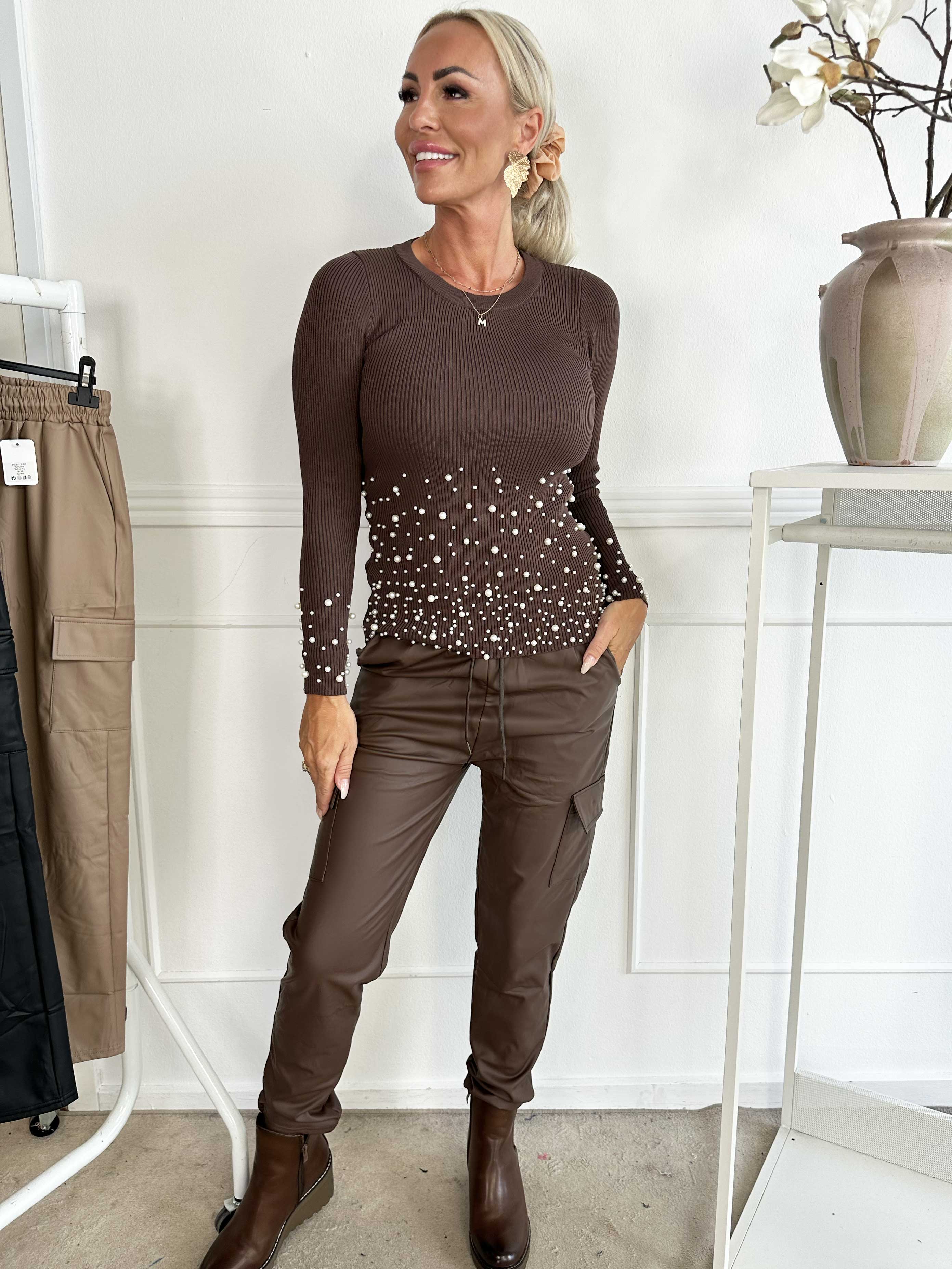 Corinna - Coola cargobyxor i läderlook