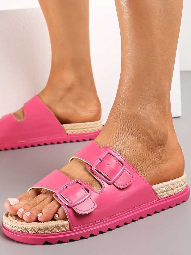 Tia - Sandaler med spännen och flätad sula