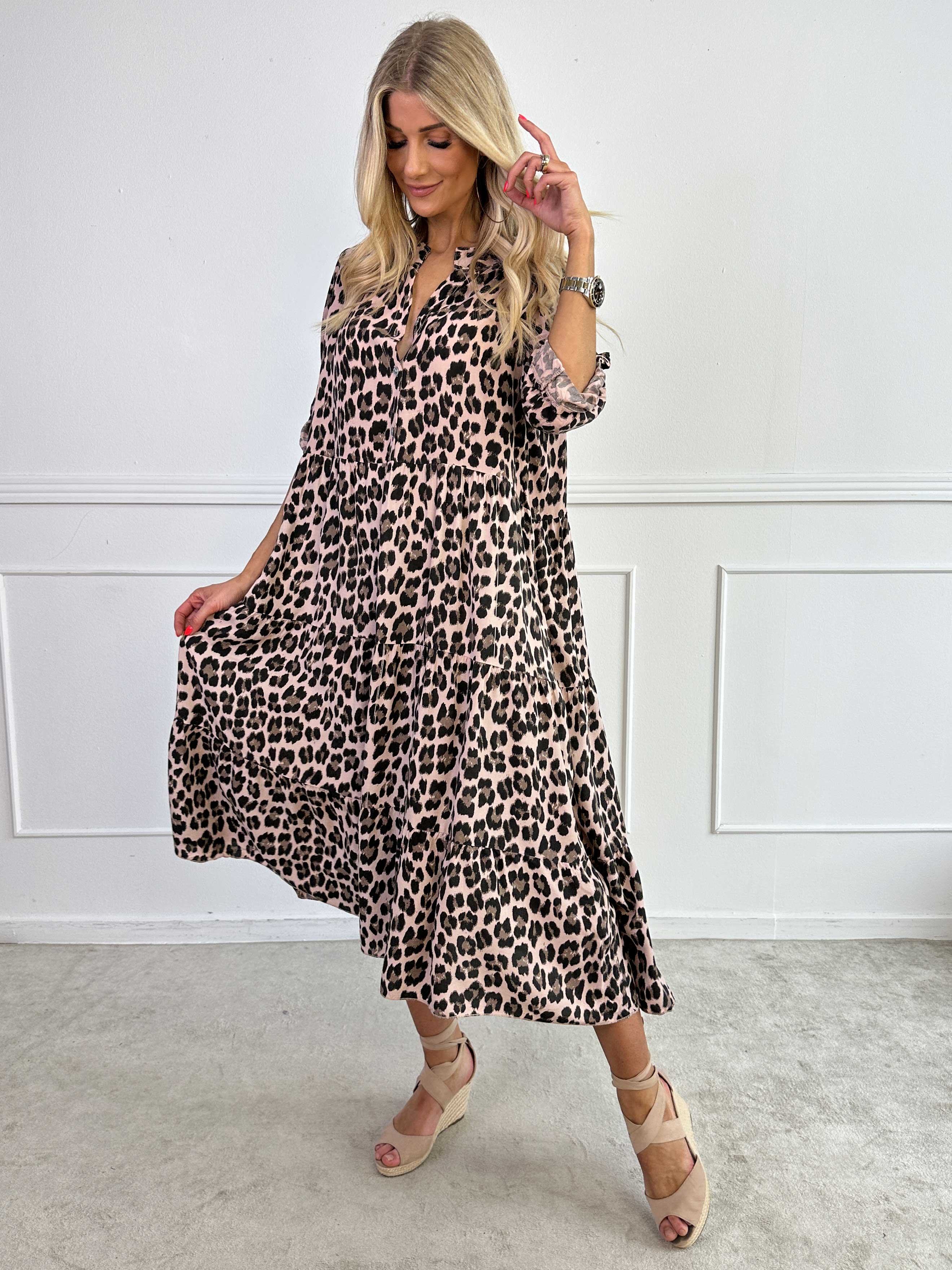 Dotti Leo - Viskosklänning med leopardmönster och lager-på-lager-look