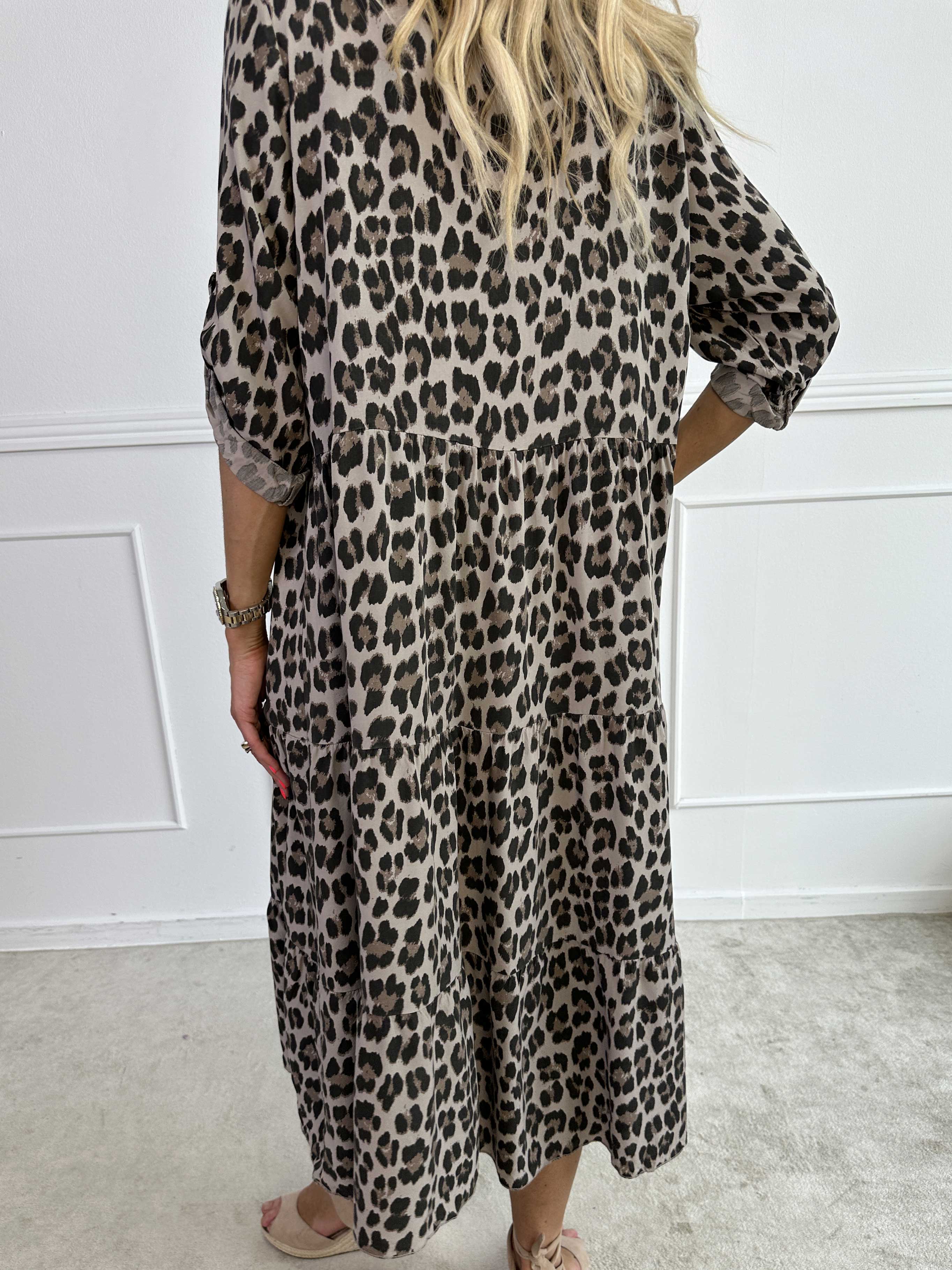 Dotti Leo - Viskosklänning med leopardmönster och lager-på-lager-look