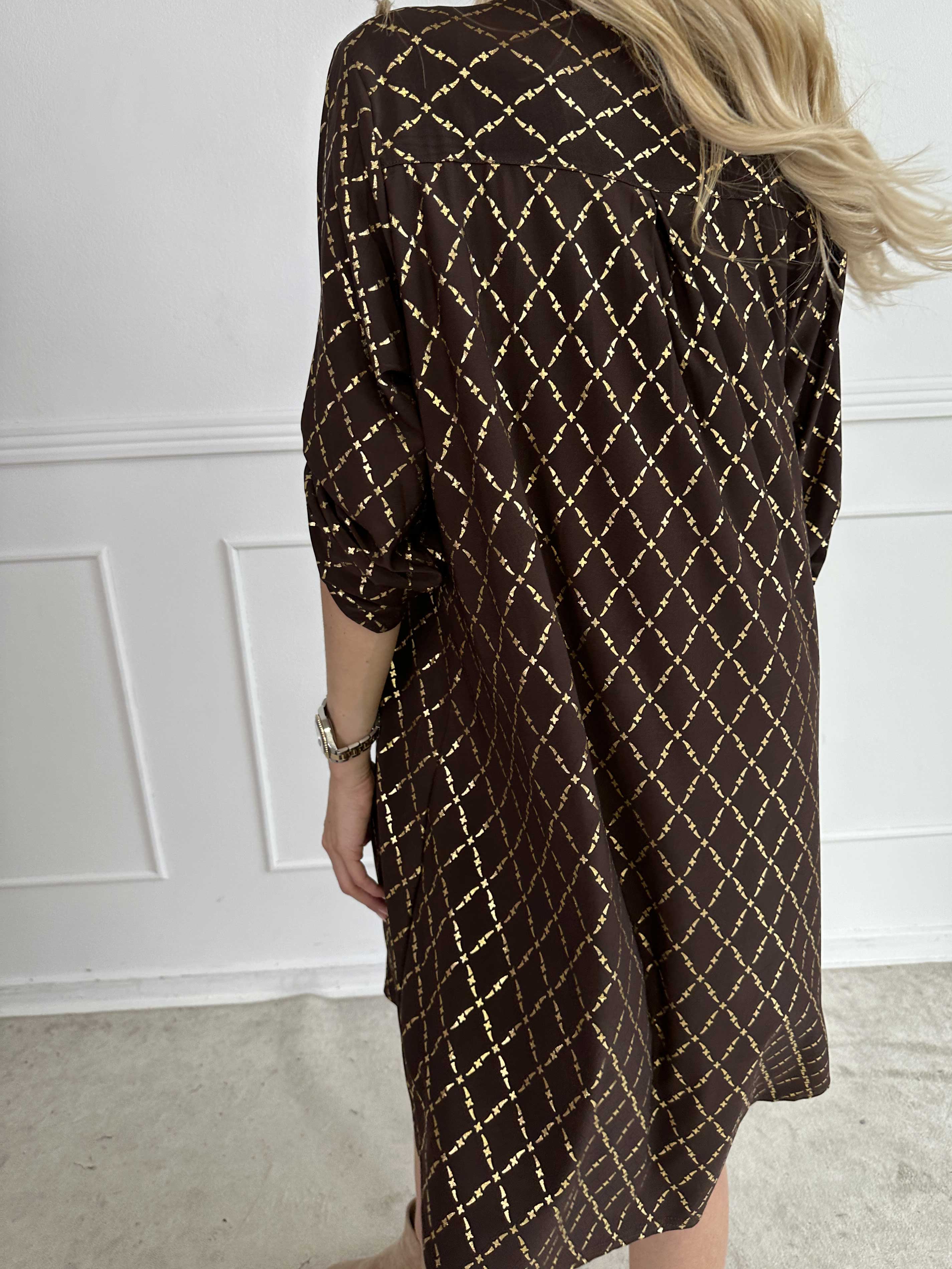 Ebba Gold Check Long - Elastisk klänning med gulddetaljer