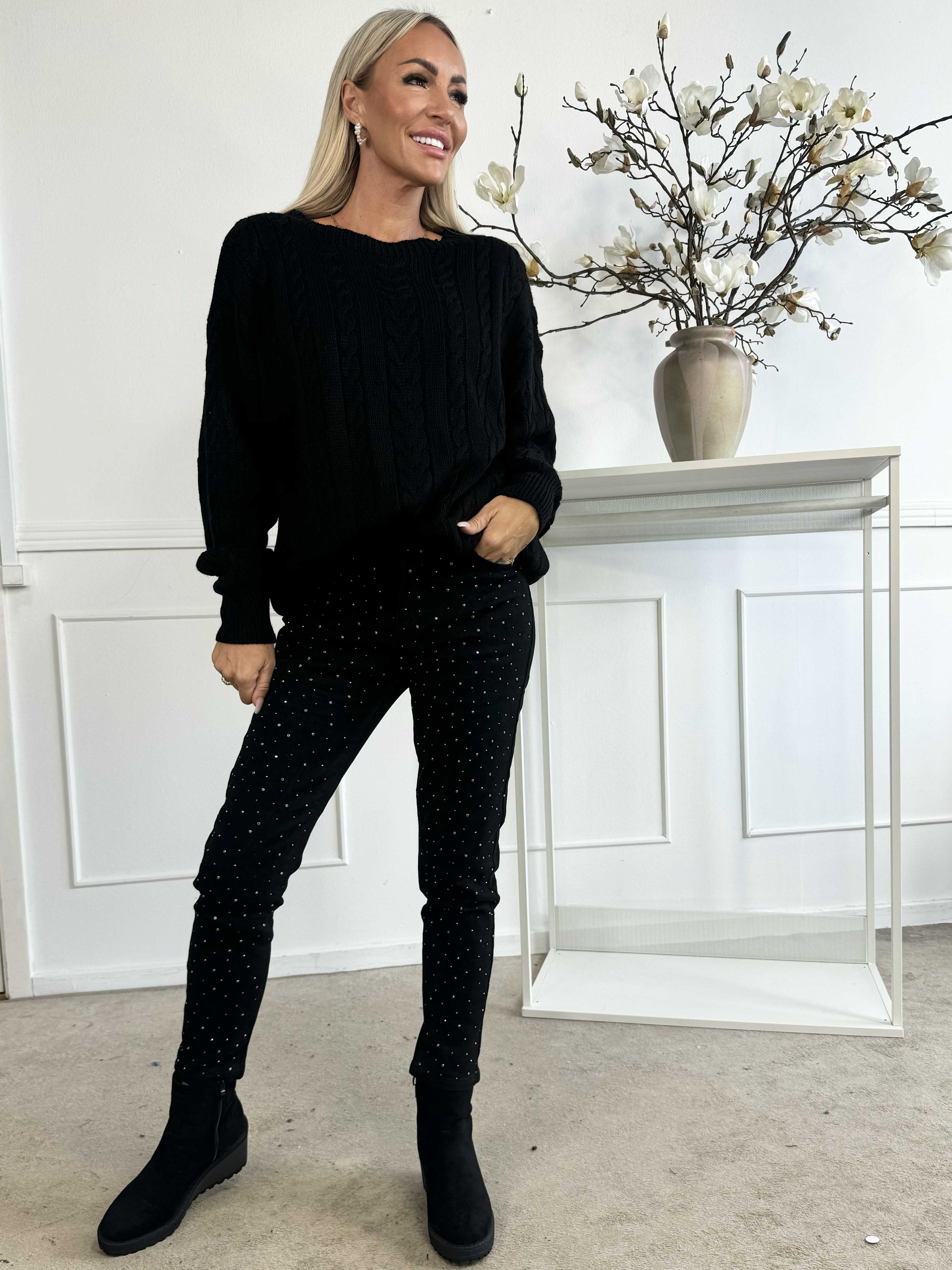 Elara - Jeans utsmyckade med lister