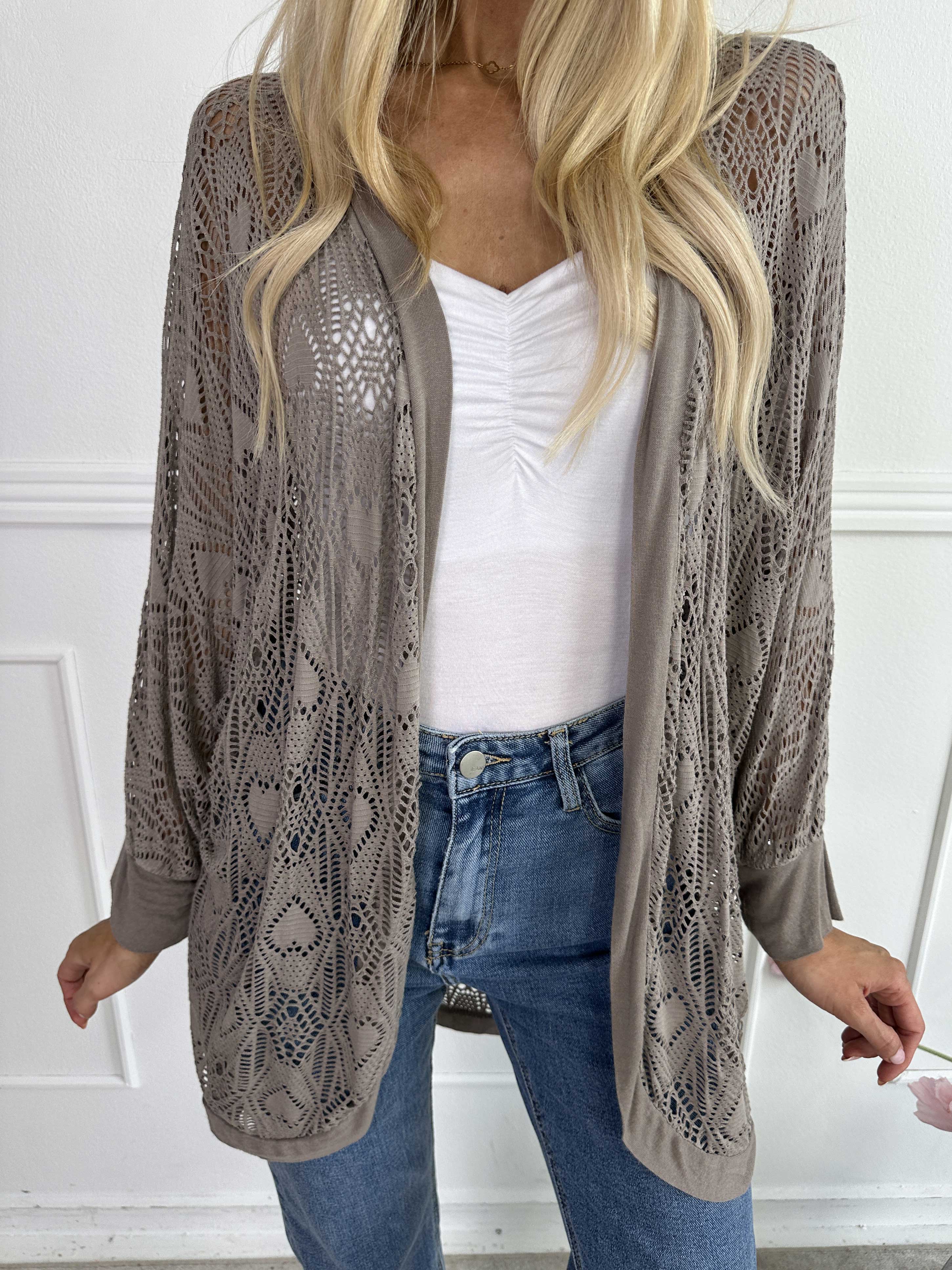 Elly Long - Lätt kofta i viskos med hålmönster