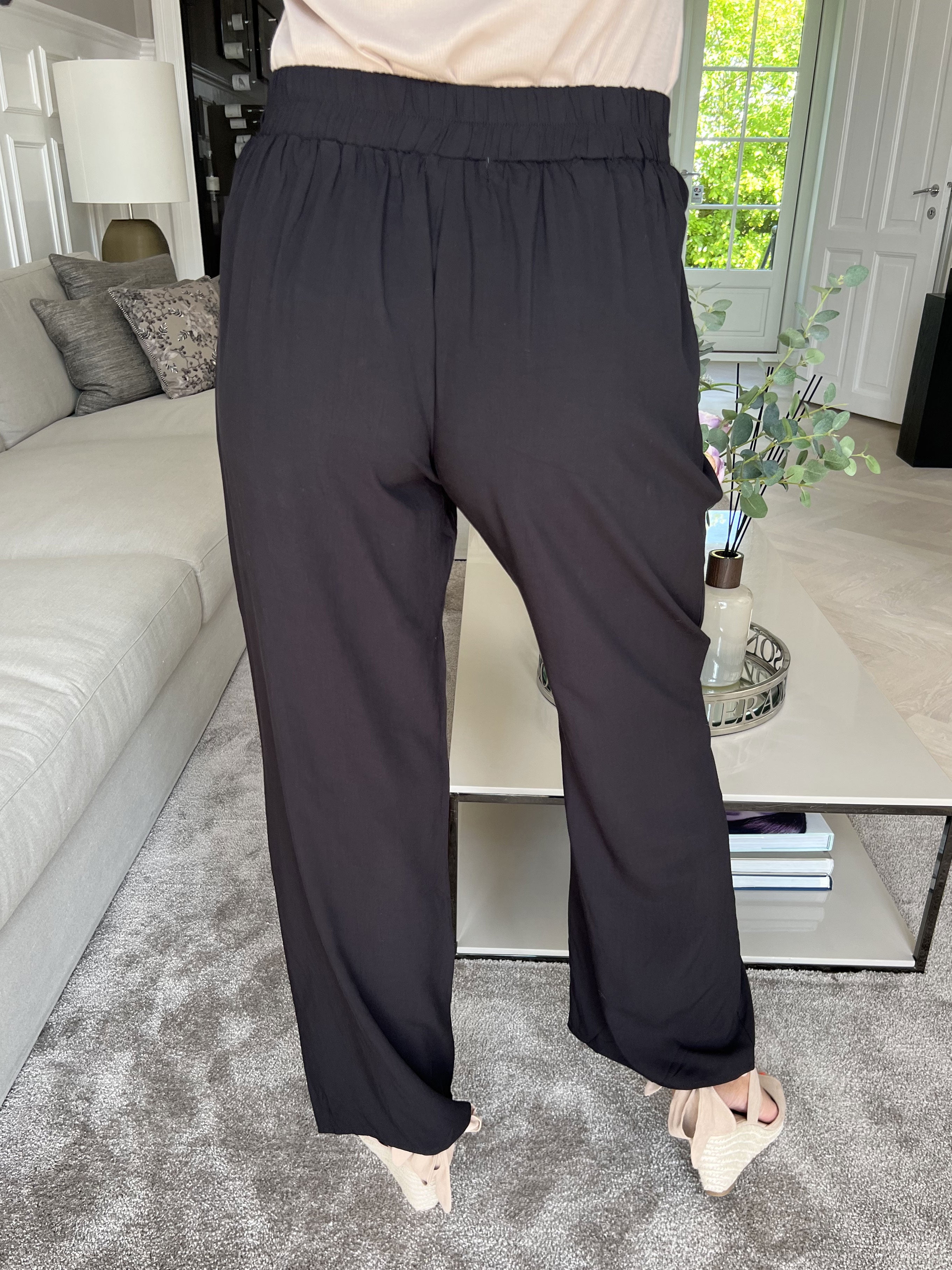 Emilie - Enkla lösa byxor i viskos