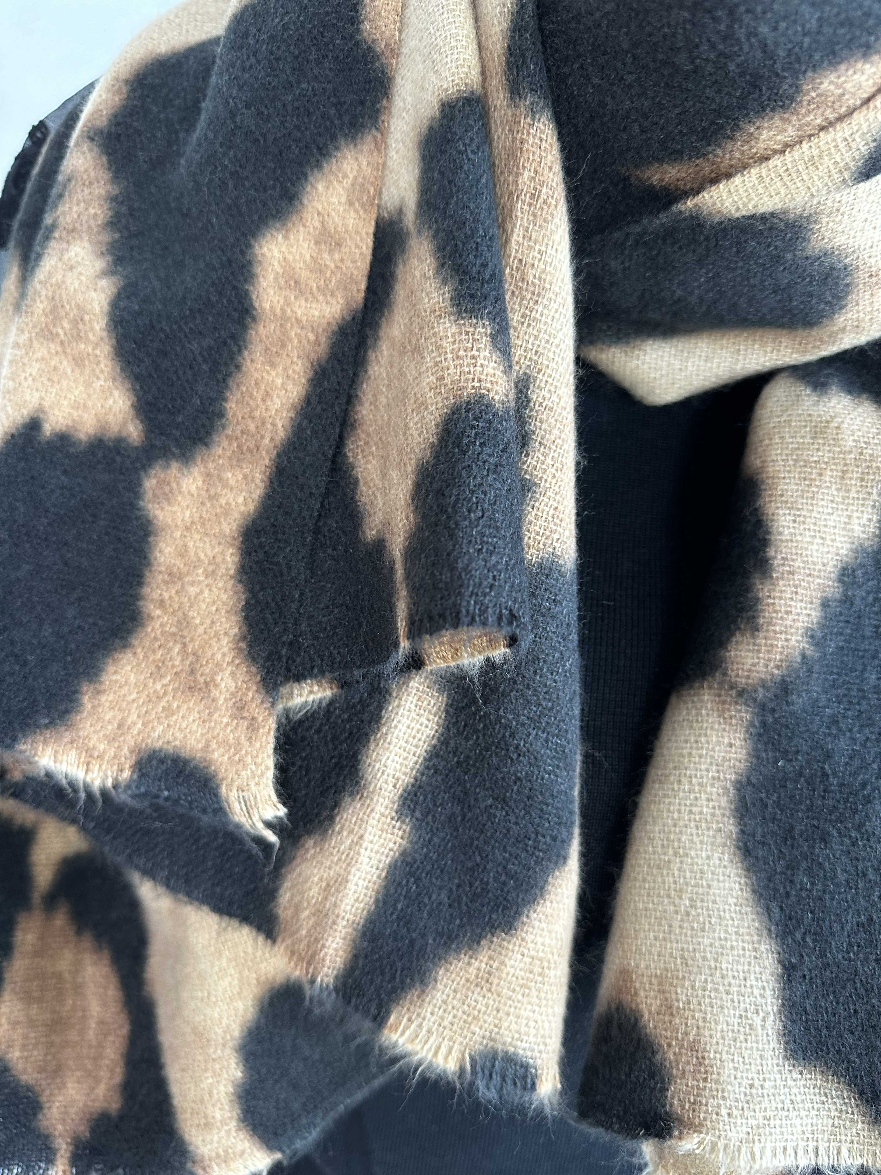 Isadora - Mjuk och tjock scarf med leopardmönster