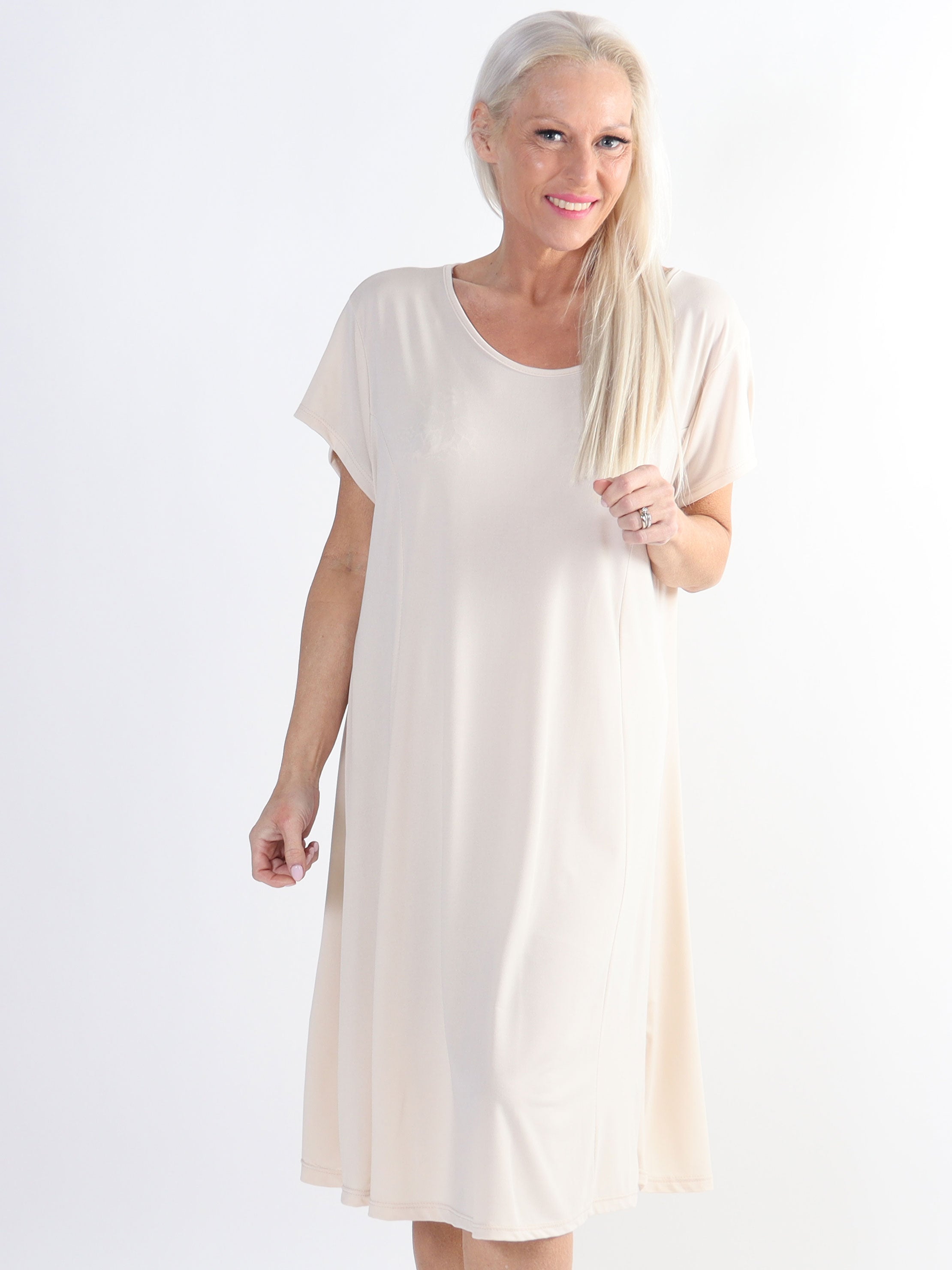 Janina - Slät plus size-klänning i mjukt stretchmaterial