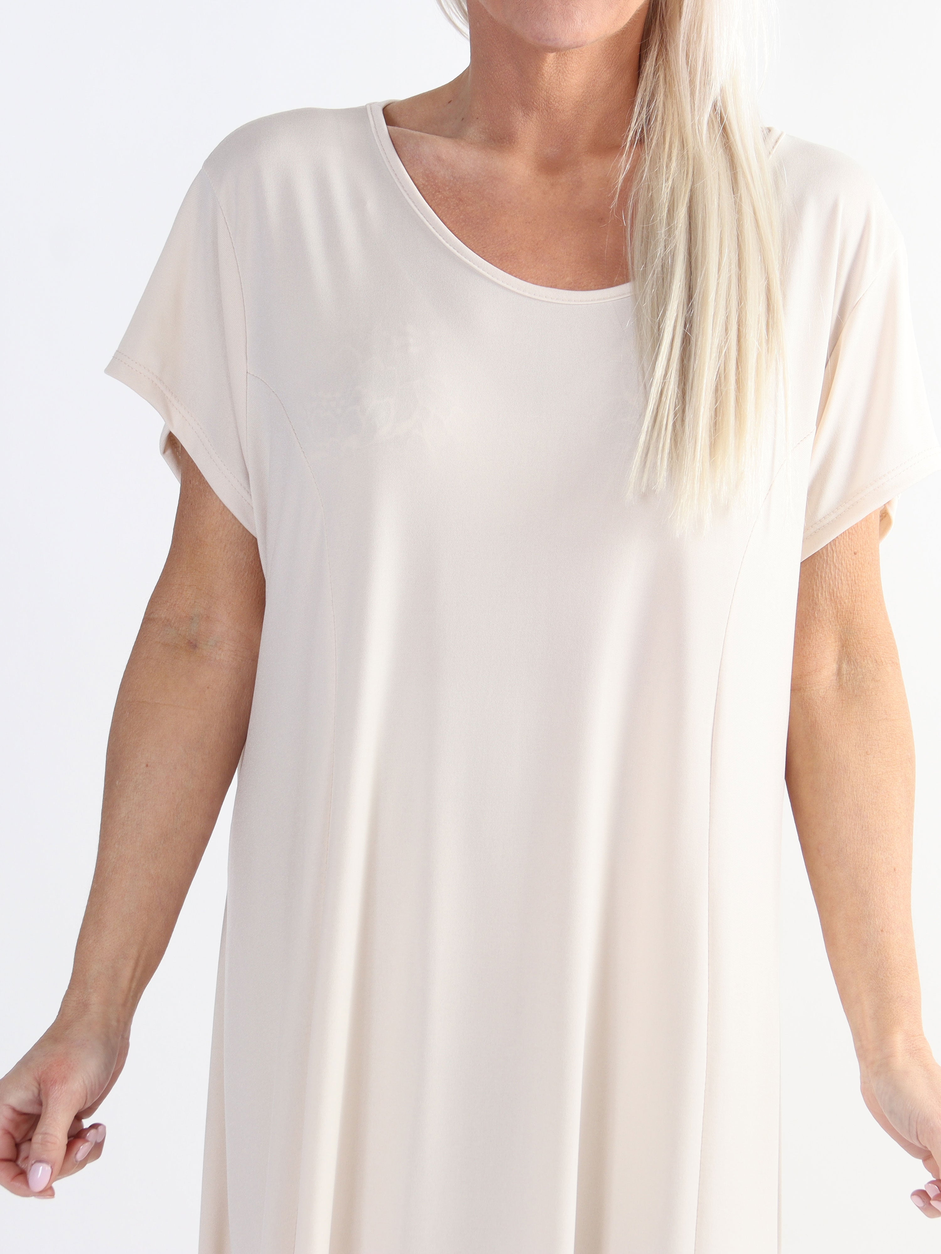 Janina - Slät plus size-klänning i mjukt stretchmaterial