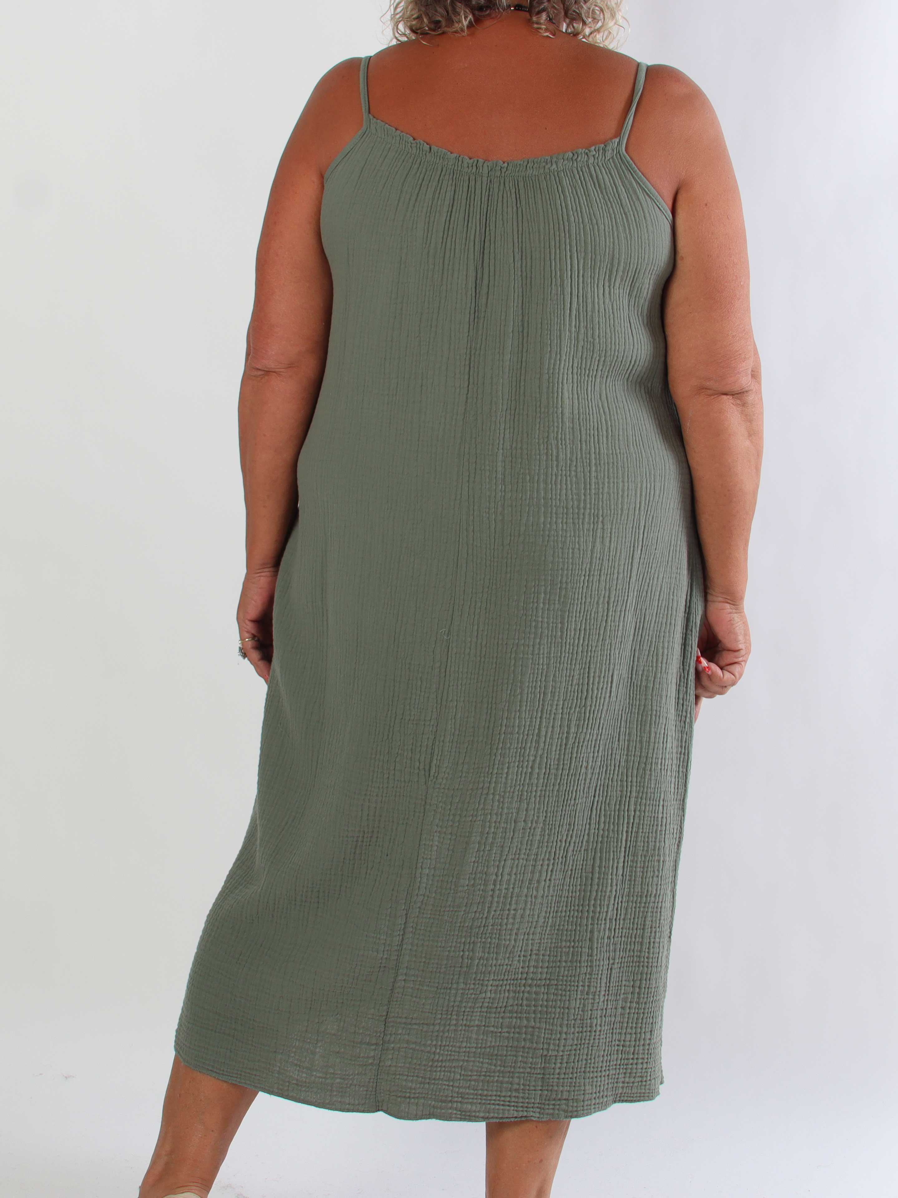 Kamma – Plus size klänning med axelband i mjuk bomullsmuslin