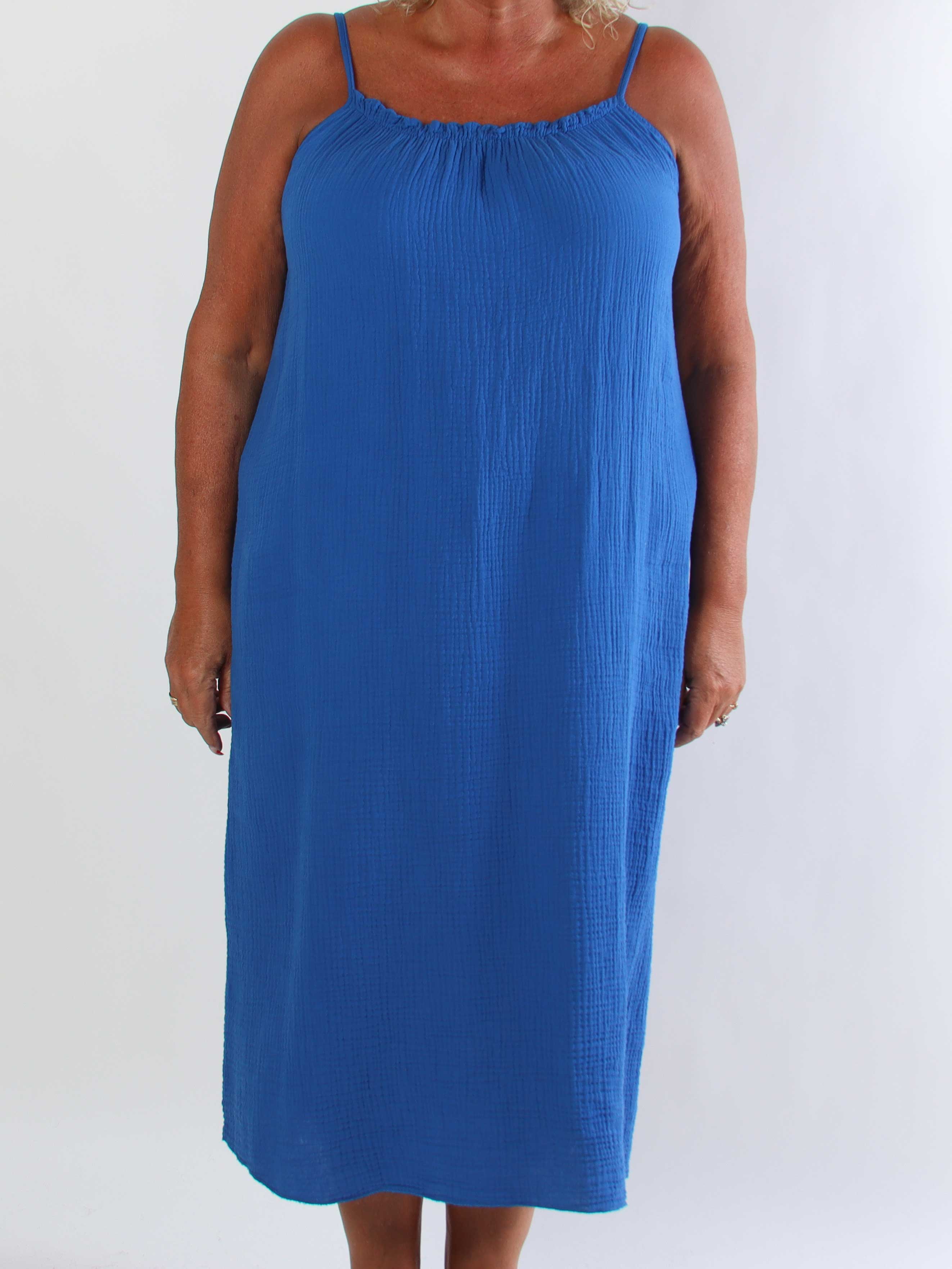 Kamma – Plus size klänning med axelband i mjuk bomullsmuslin
