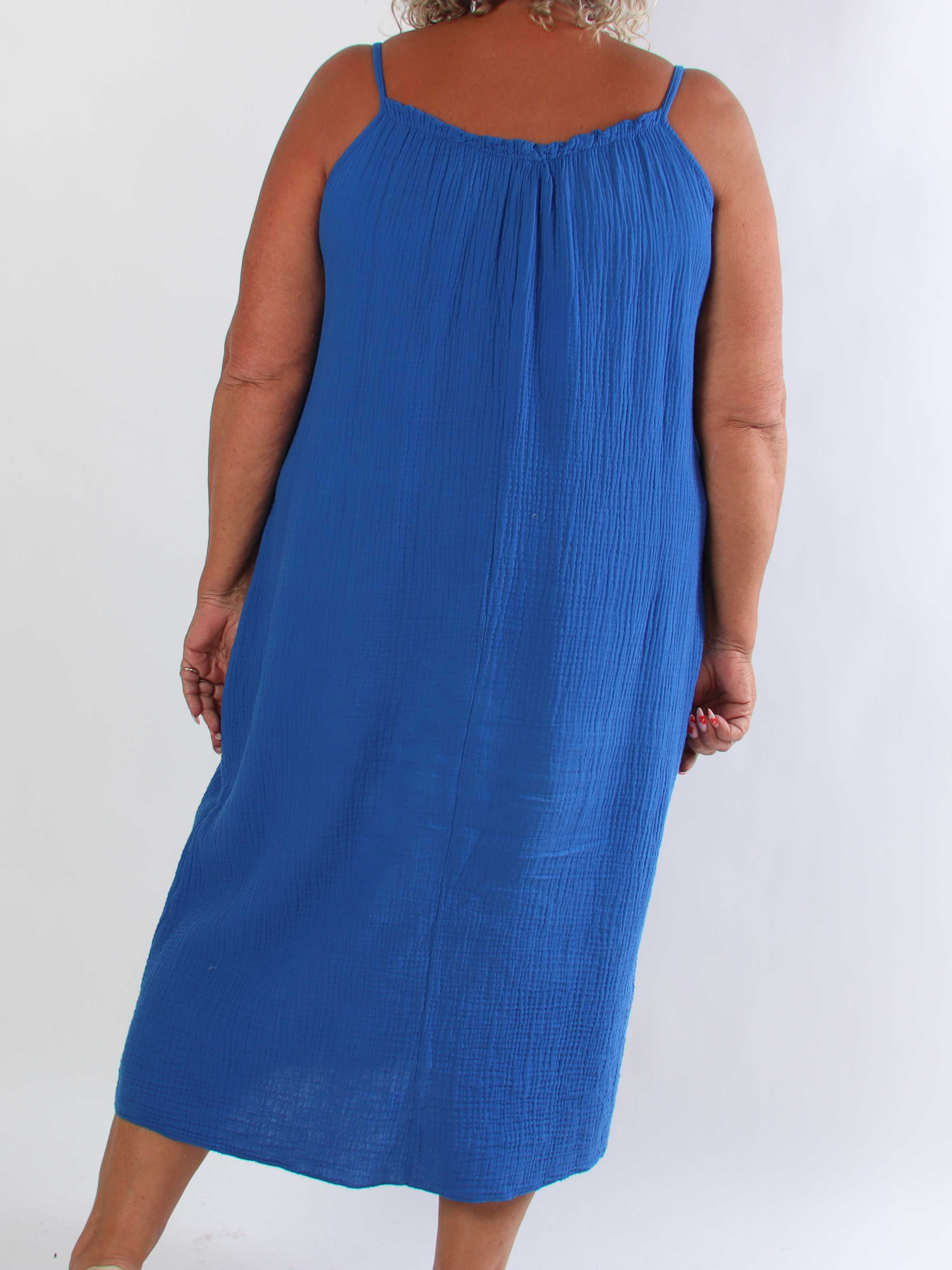 Kamma – Plus size klänning med axelband i mjuk bomullsmuslin