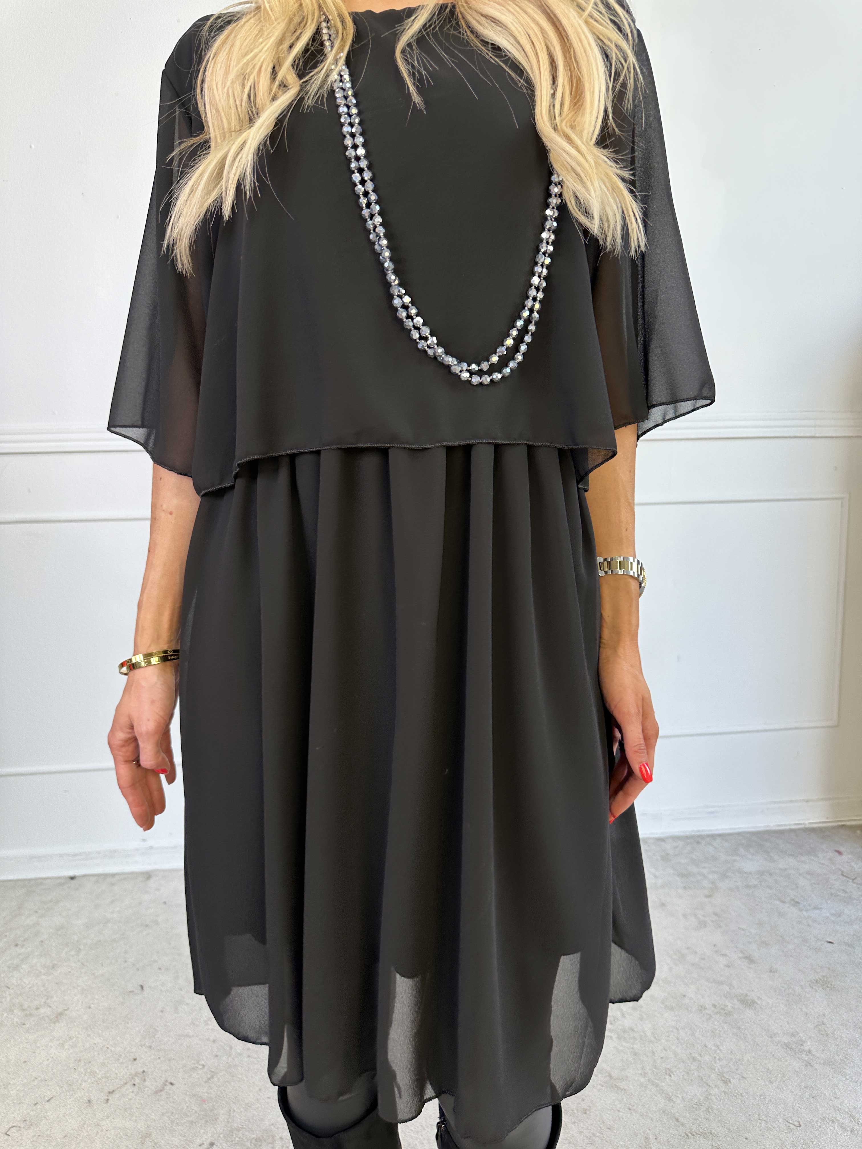 Kristina Plain - Söt plain klänning i chiffong med volanglager