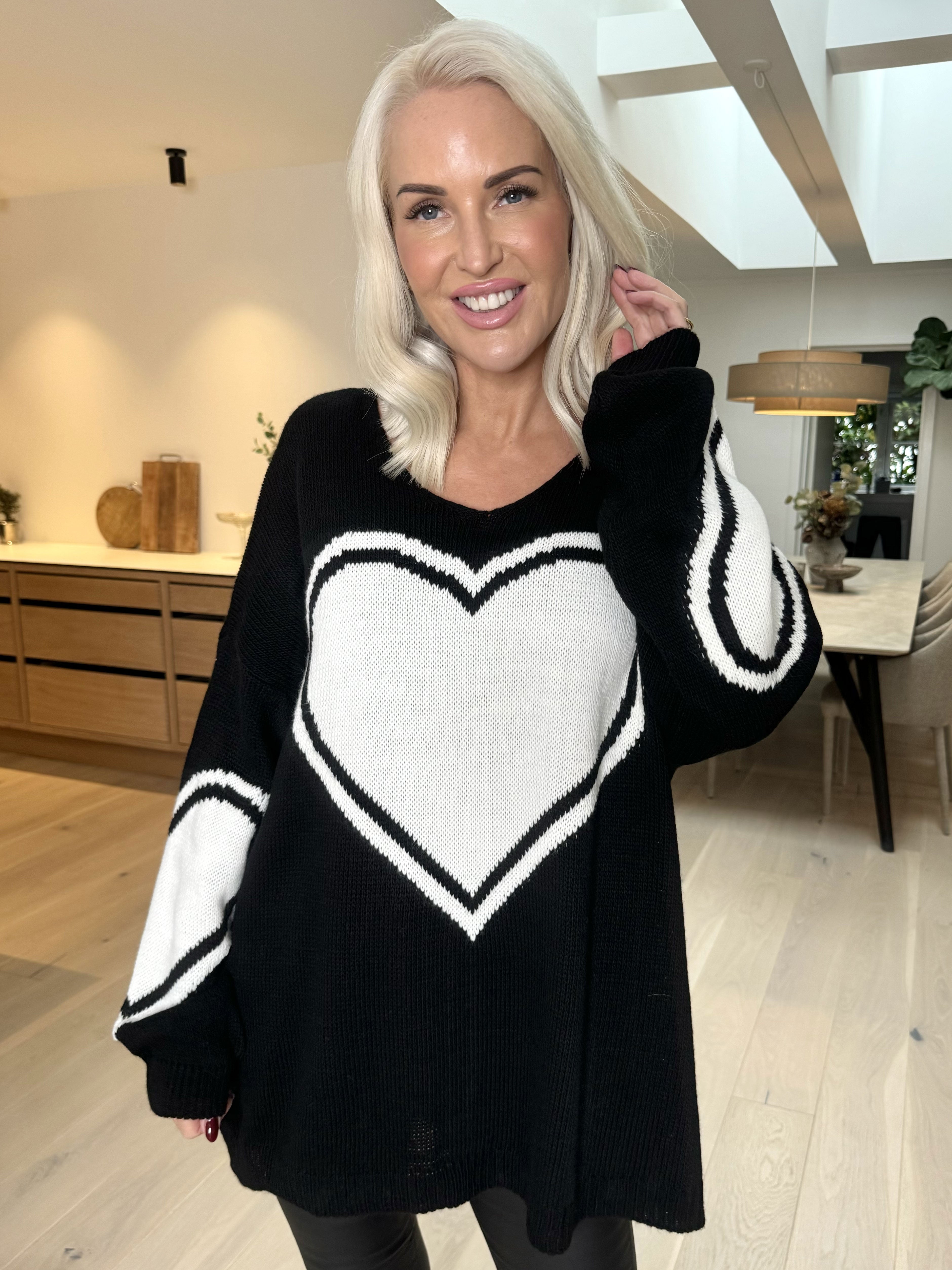 Lorena - Stickad blus med stort hjärta