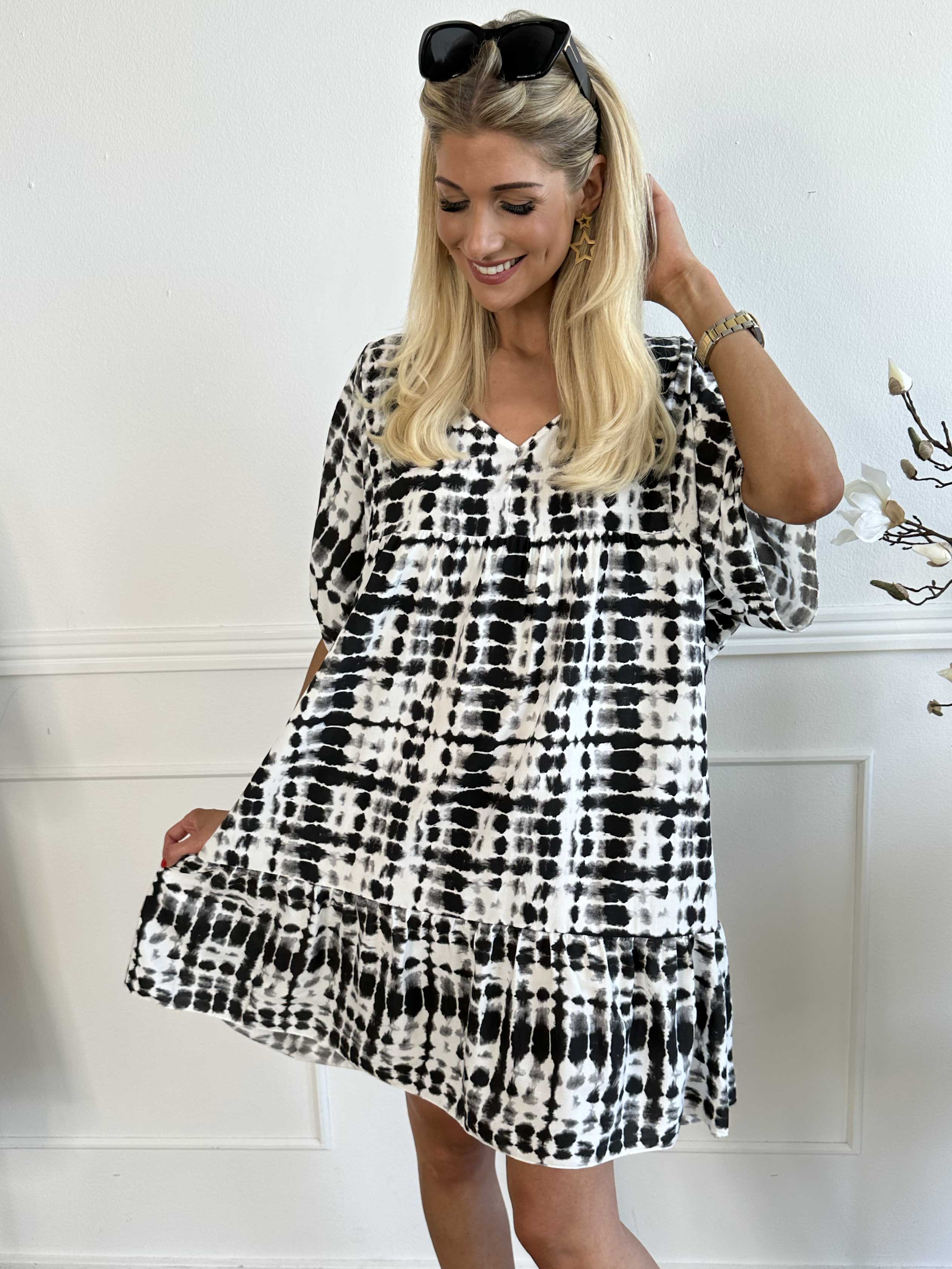 Lyon - Söt tunikaklänning i viskos med batikmönster