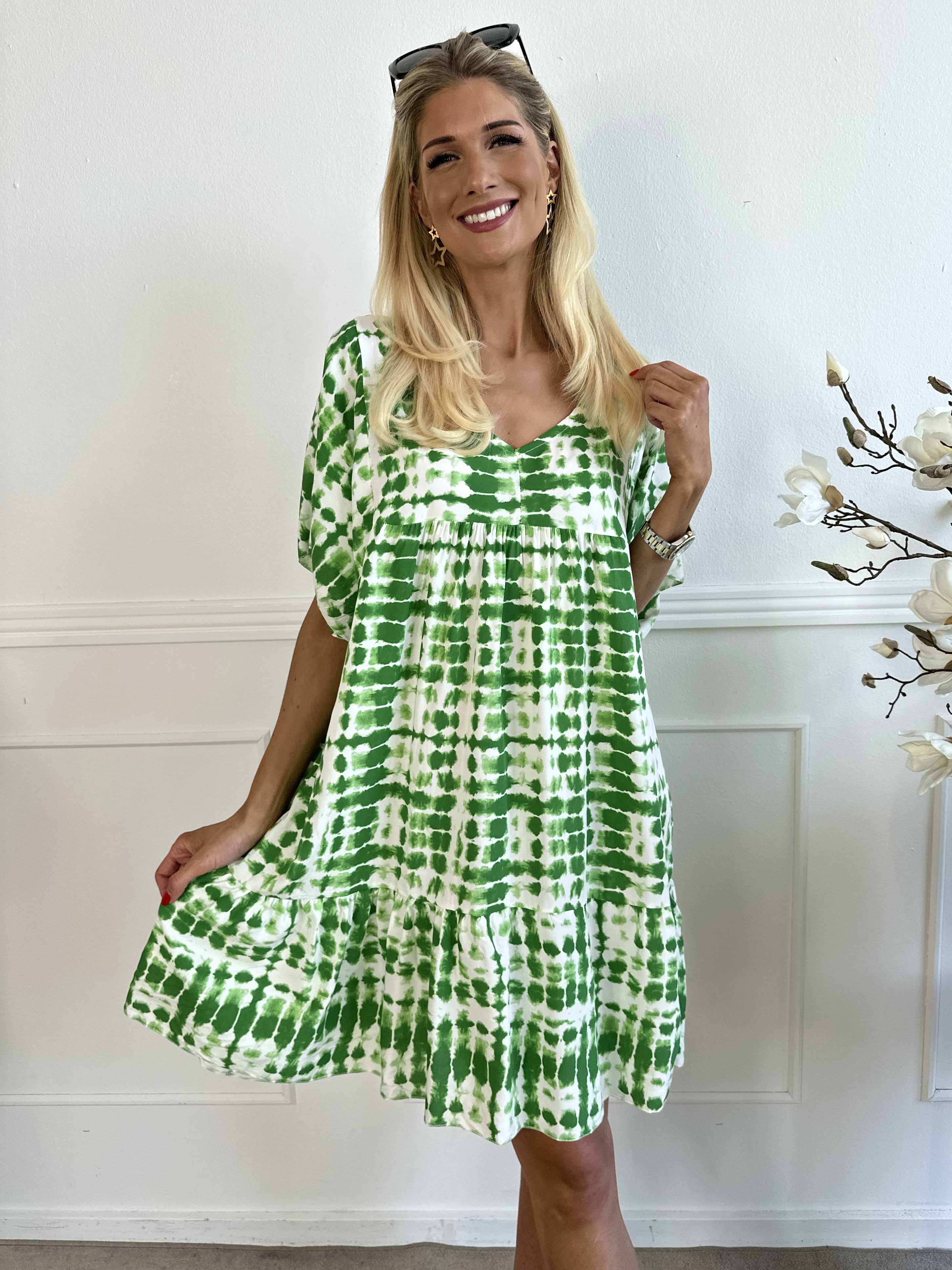 Lyon - Söt tunikaklänning i viskos med batikmönster