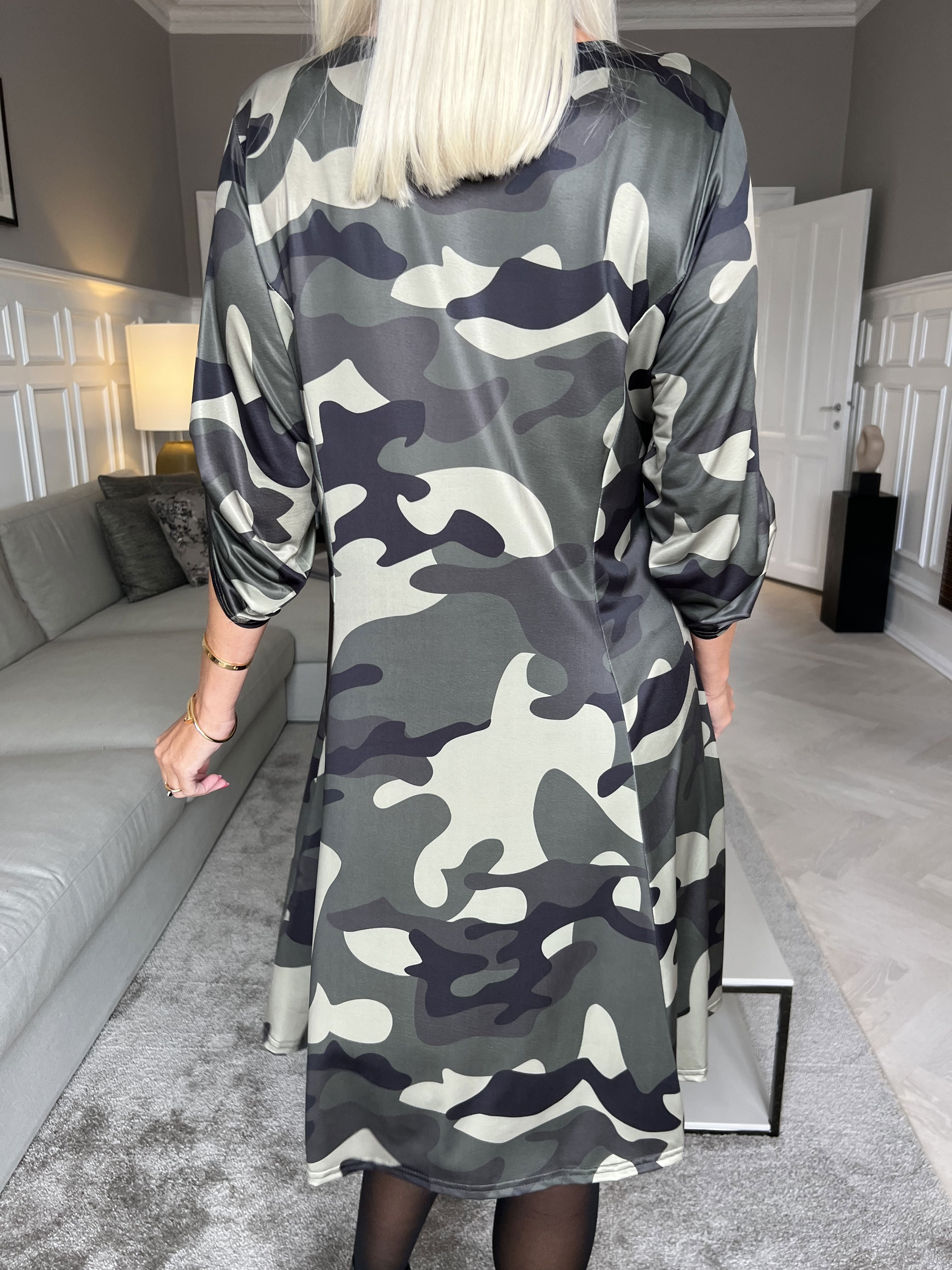 Maj Camo L/S - Klänning med resår i kamouflagemönster