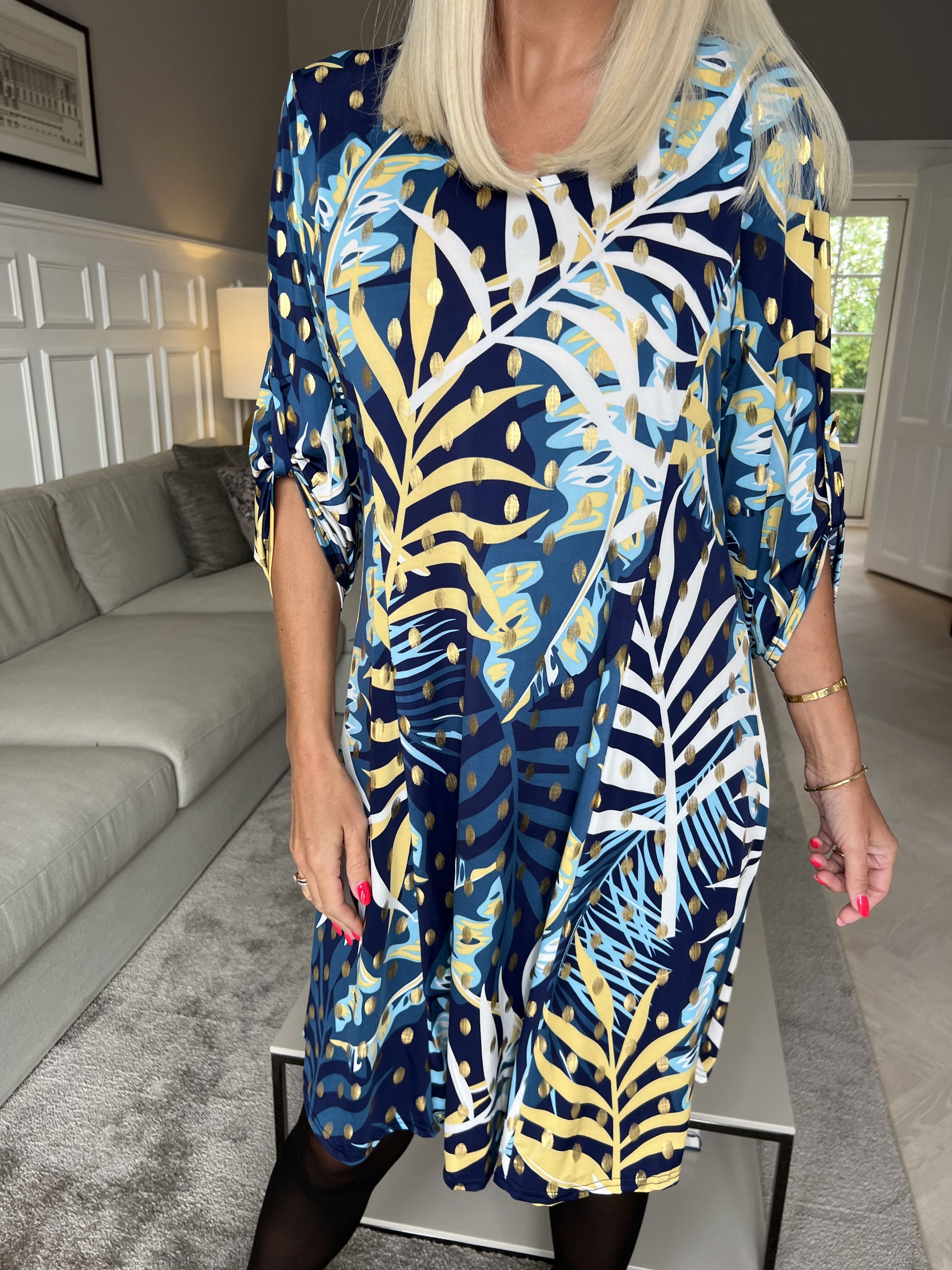 Maj Forest L/S - Mönstrad klänning med resår och gulddetaljer