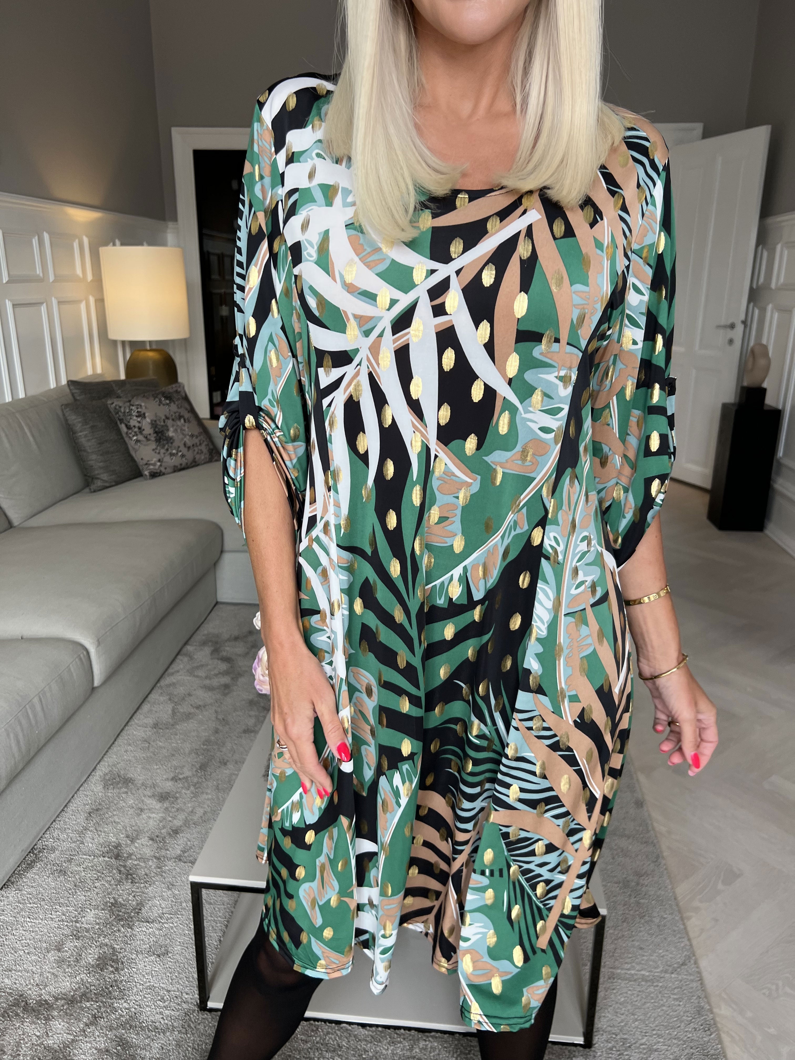 Maj Forest L/S - Mönstrad klänning med resår och gulddetaljer