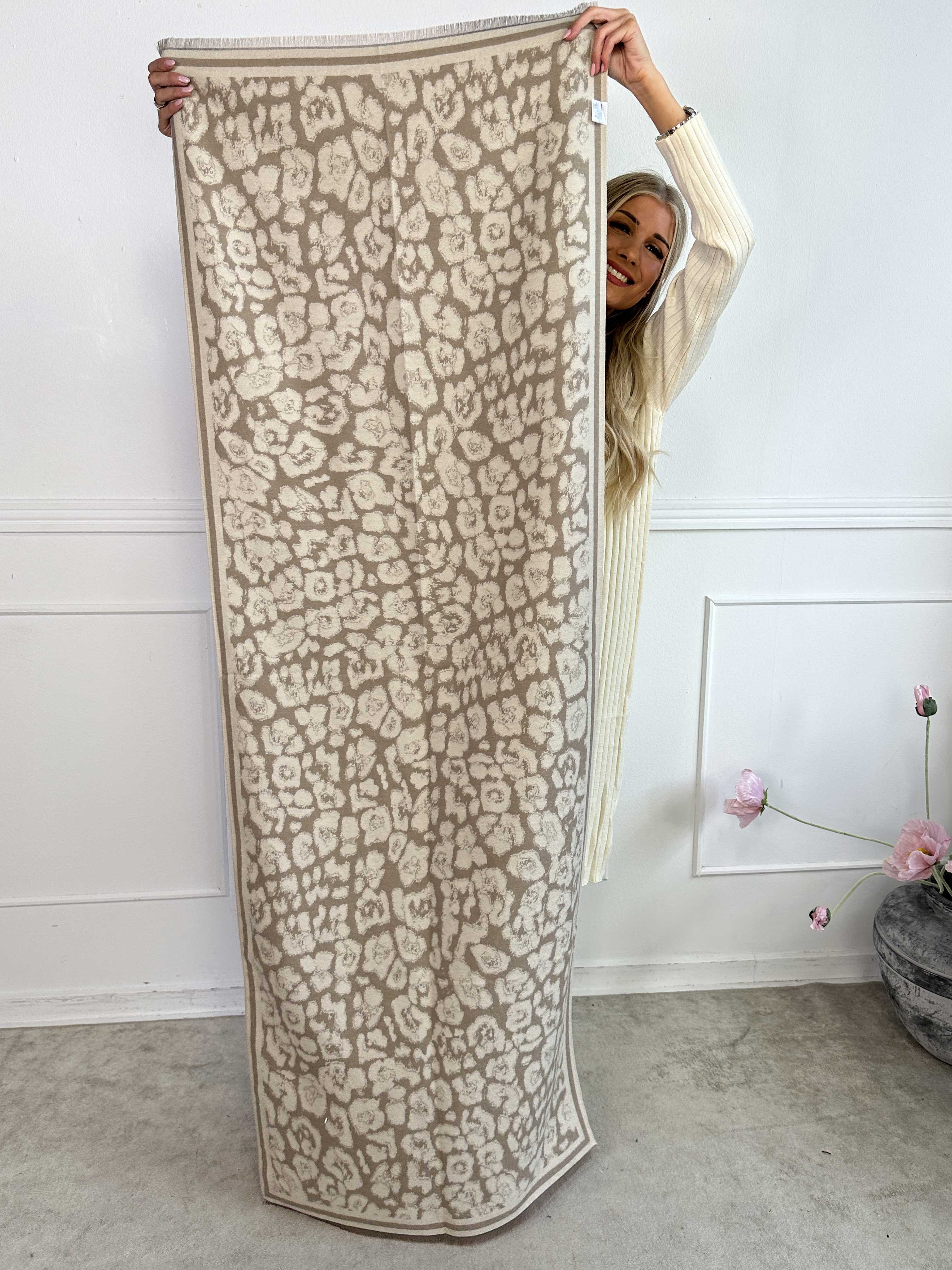 Majken - Halsduk med leopardmönster i viskos och ull