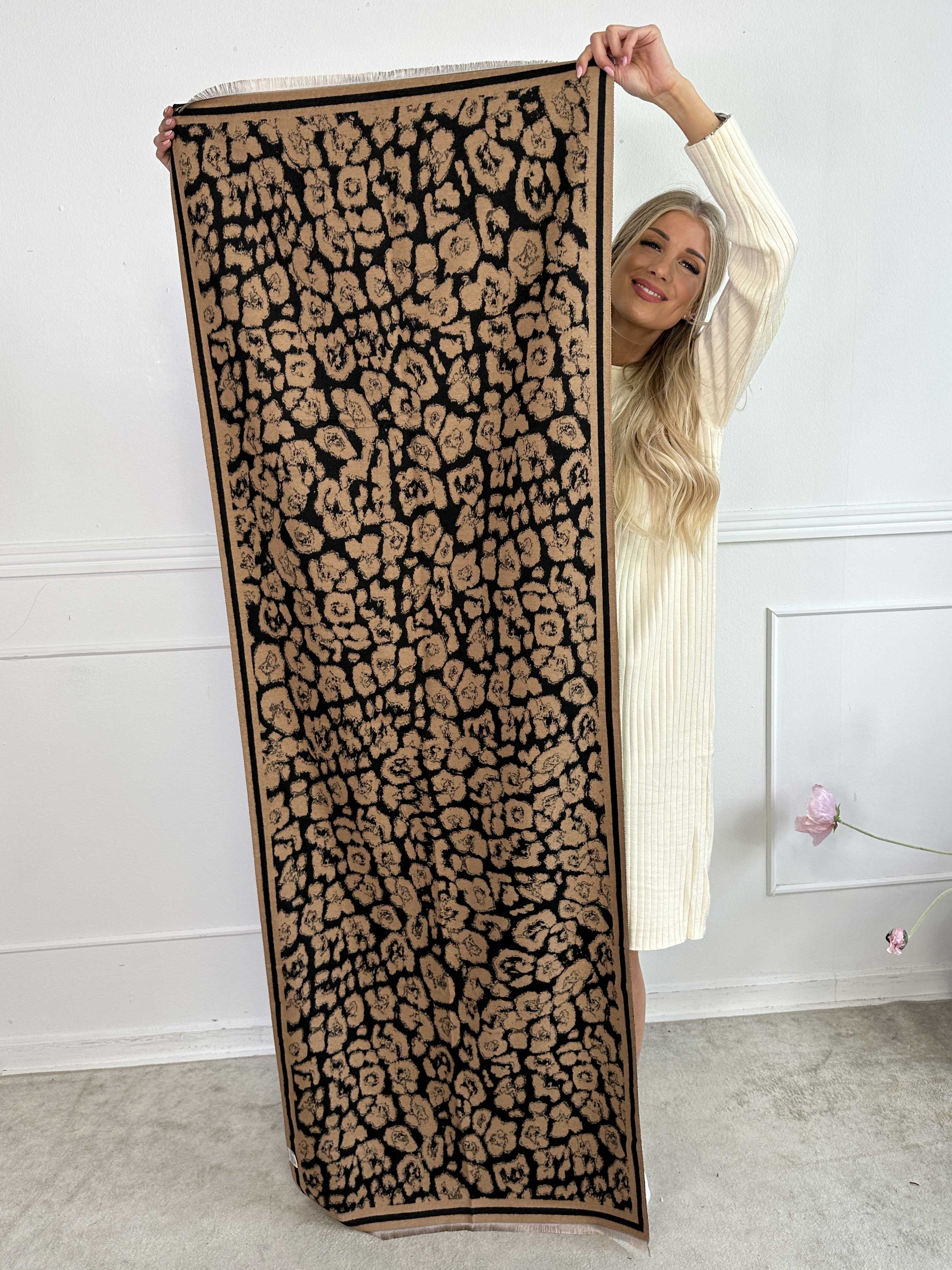 Majken - Halsduk med leopardmönster i viskos och ull