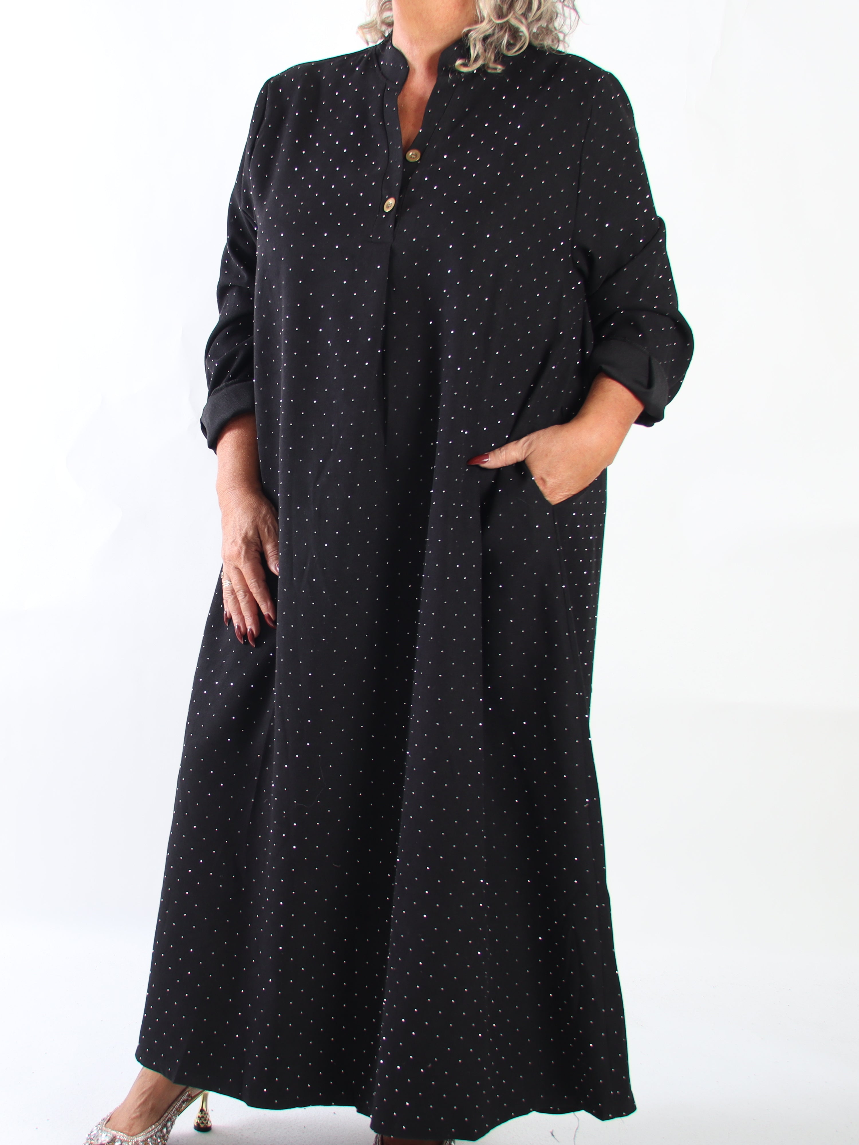 Margaux - Lång och elegant klänning i plus size i mjuk babysammet med fina, glittrande strass