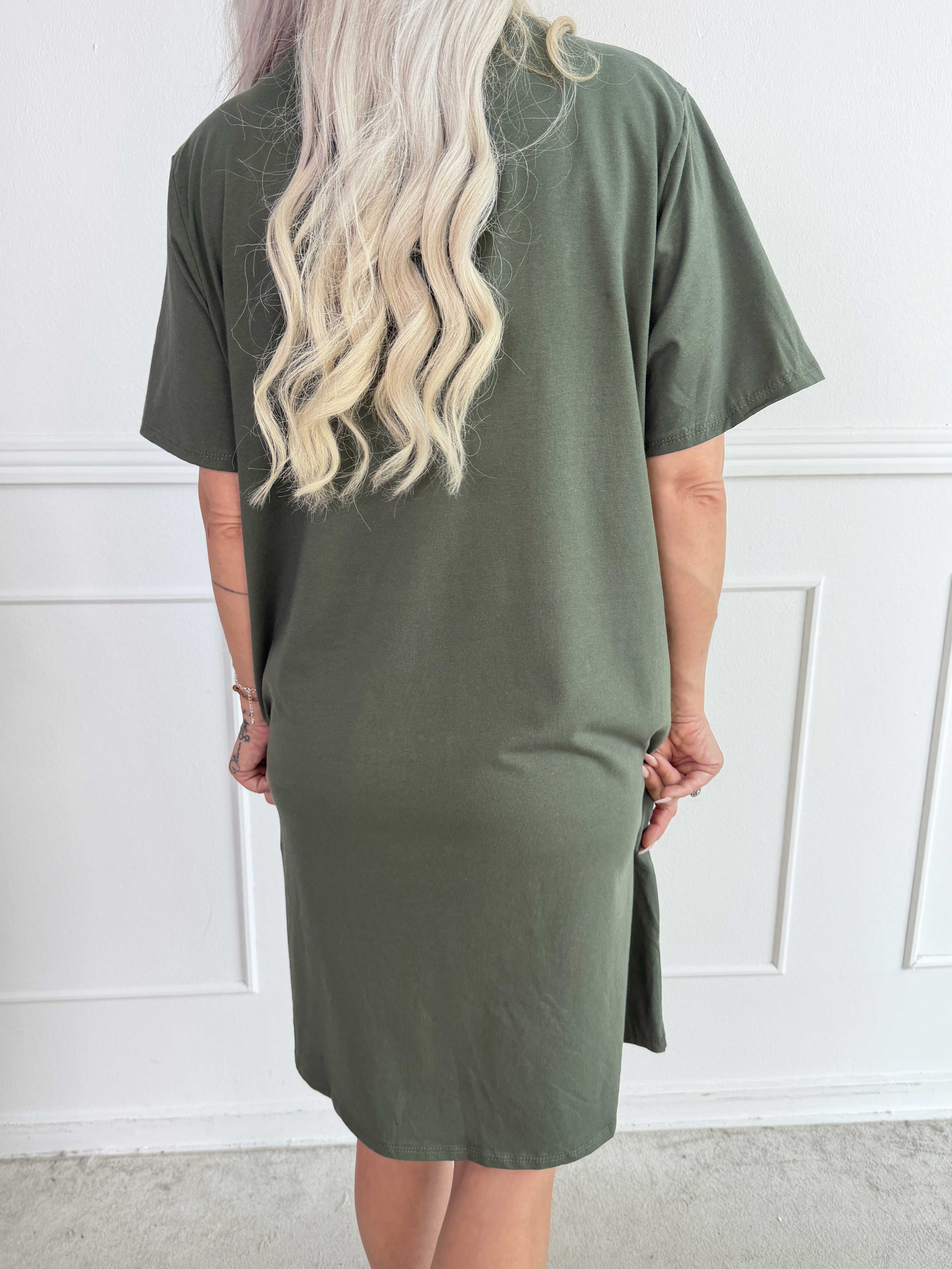 Meriam - Plus size t-shirtklänning med ett coolt, amerikanskinspirerat tryck