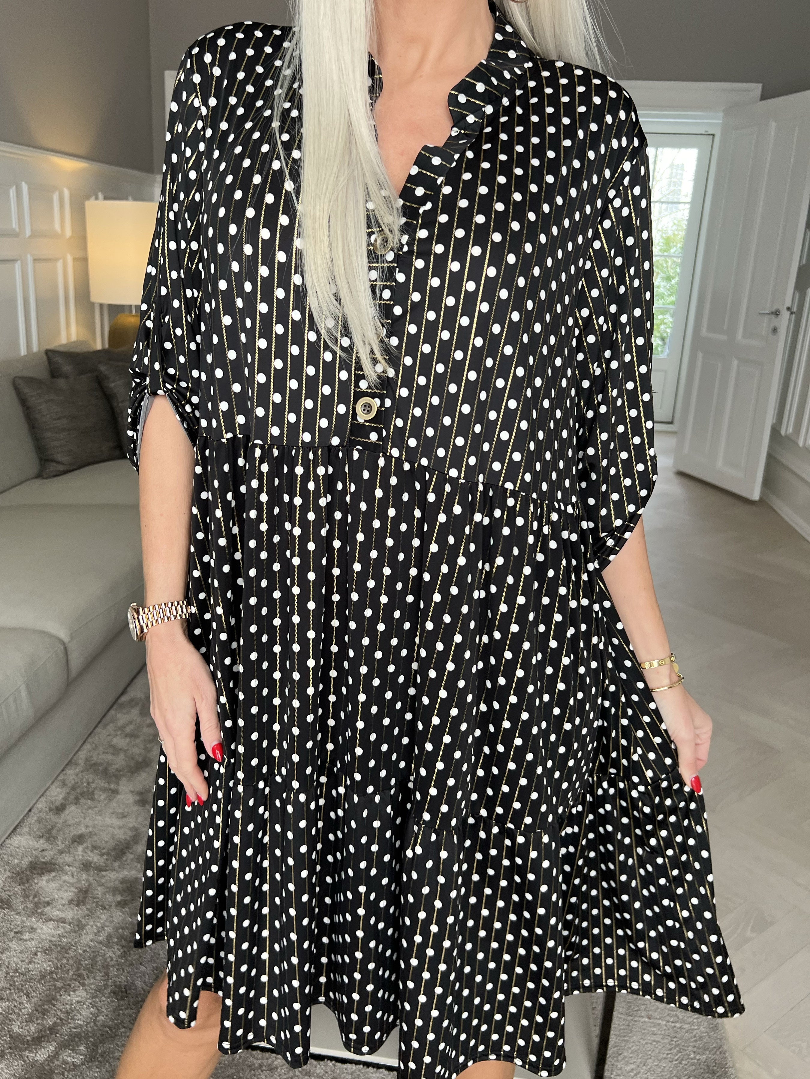 Milano Dot Midi - Klänning med prickar och lager-på-lager-look