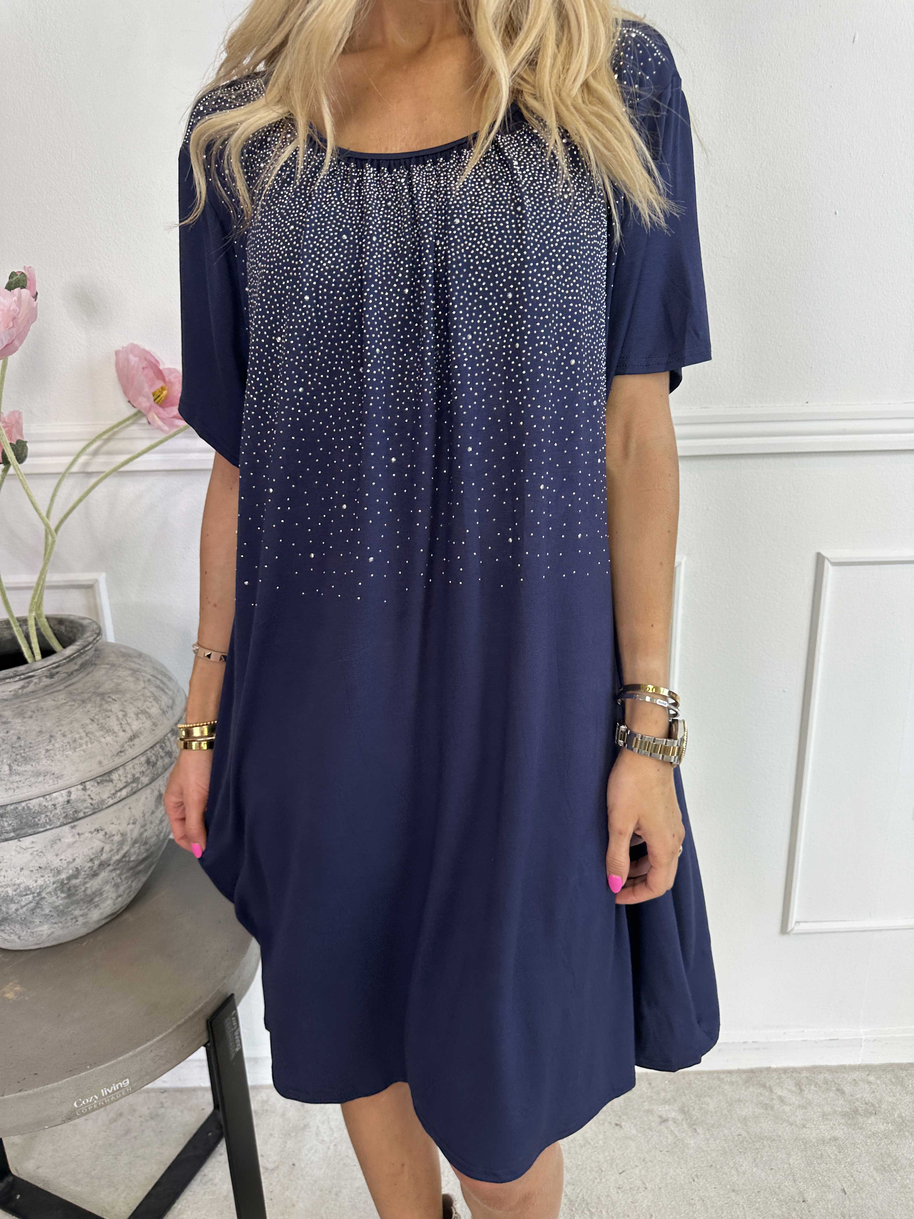 Miravi Sparkle - Lös klänning i elastiskt tyg med strass