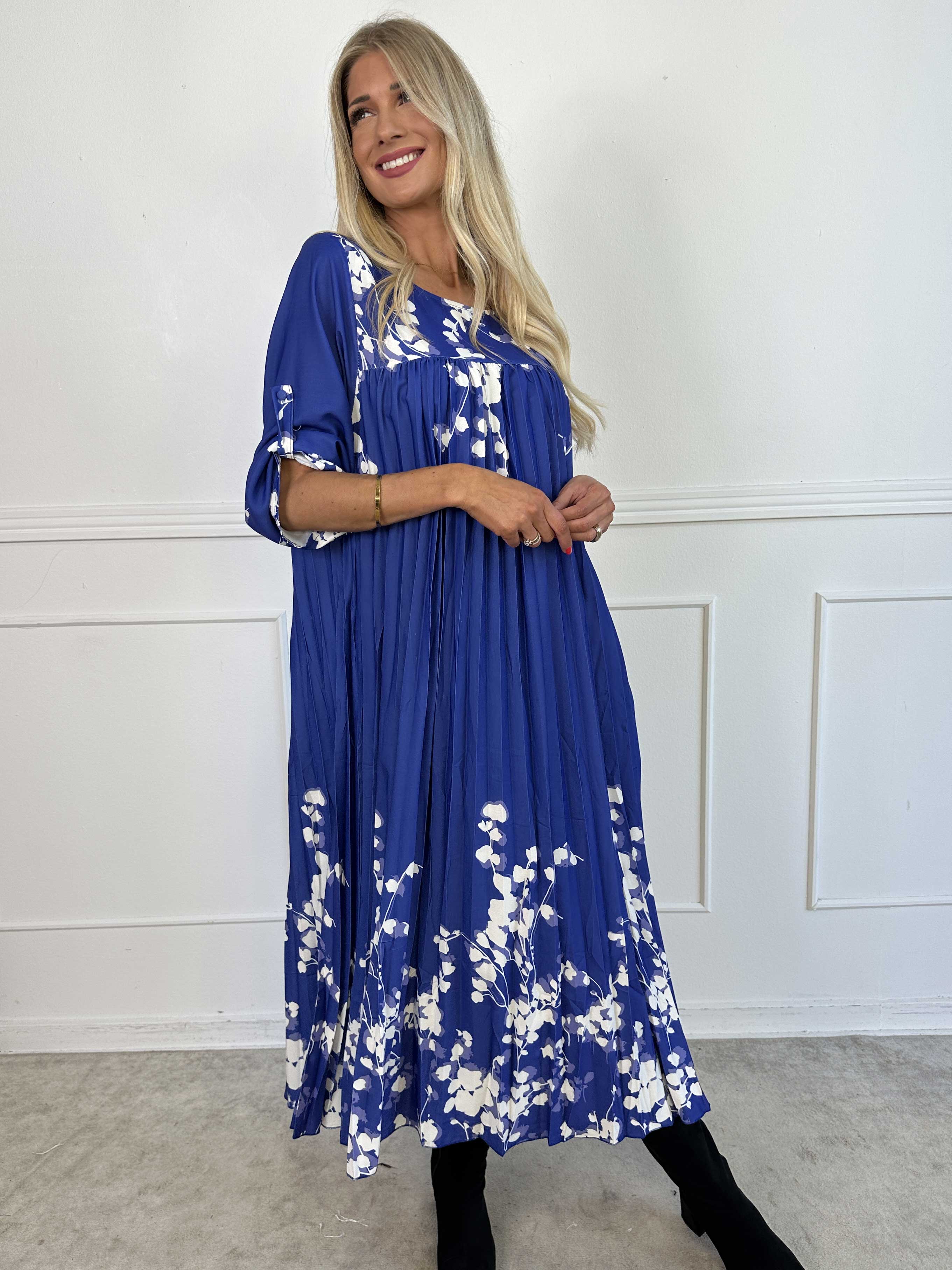 Nannie Blossom - Lång plisserad klänning med blommotiv