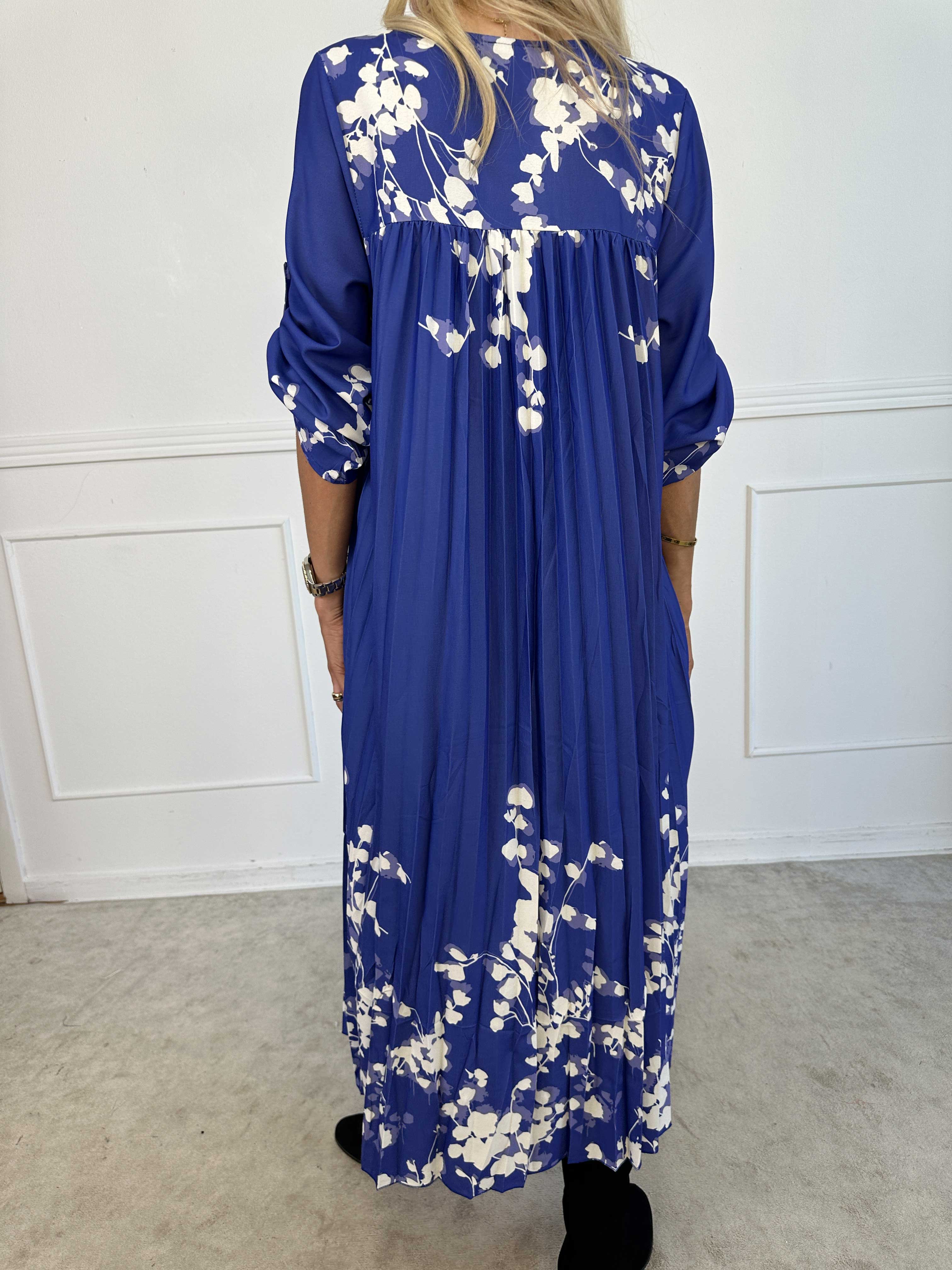 Nannie Blossom - Lång plisserad klänning med blommotiv