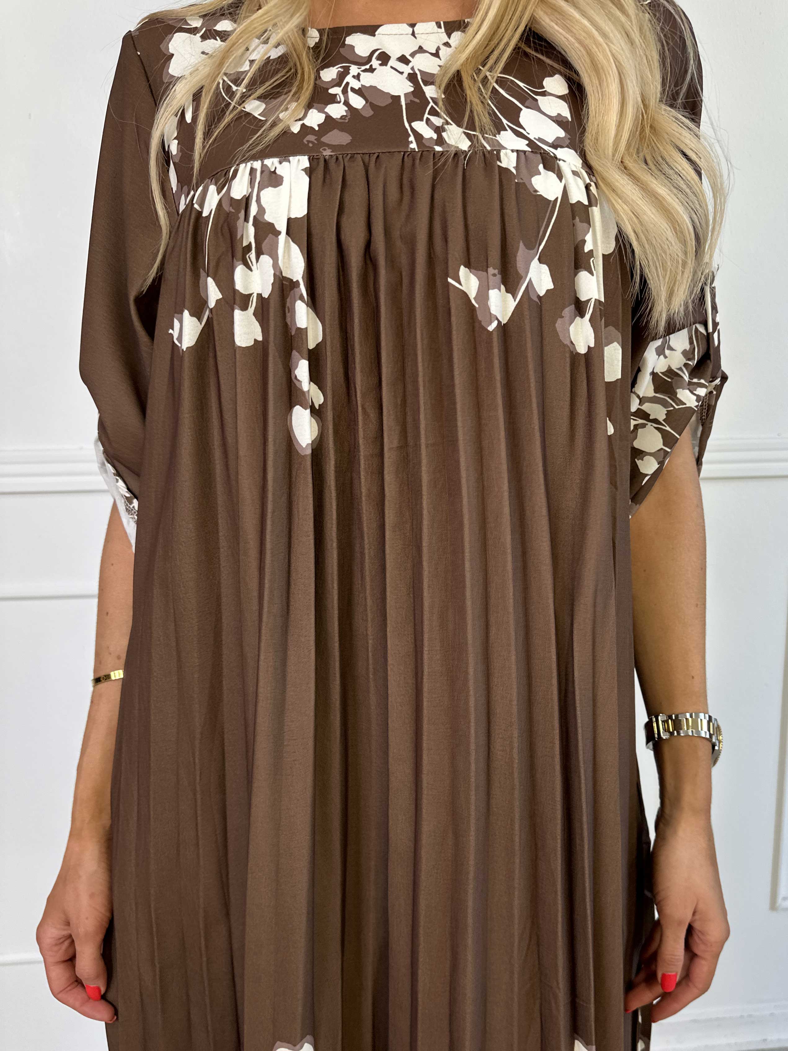 Nannie Blossom - Lång plisserad klänning med blommotiv