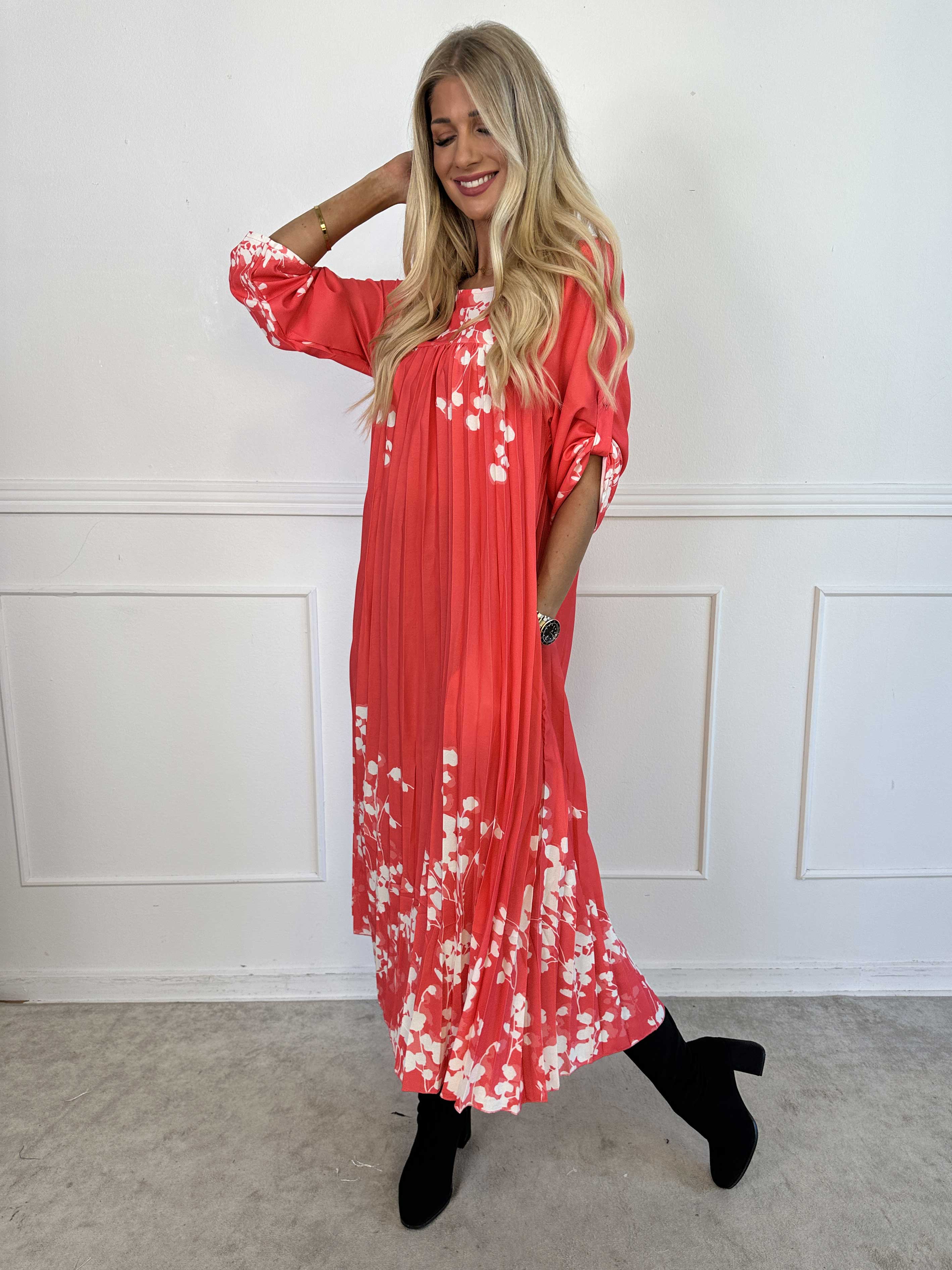 Nannie Blossom - Lång plisserad klänning med blommotiv